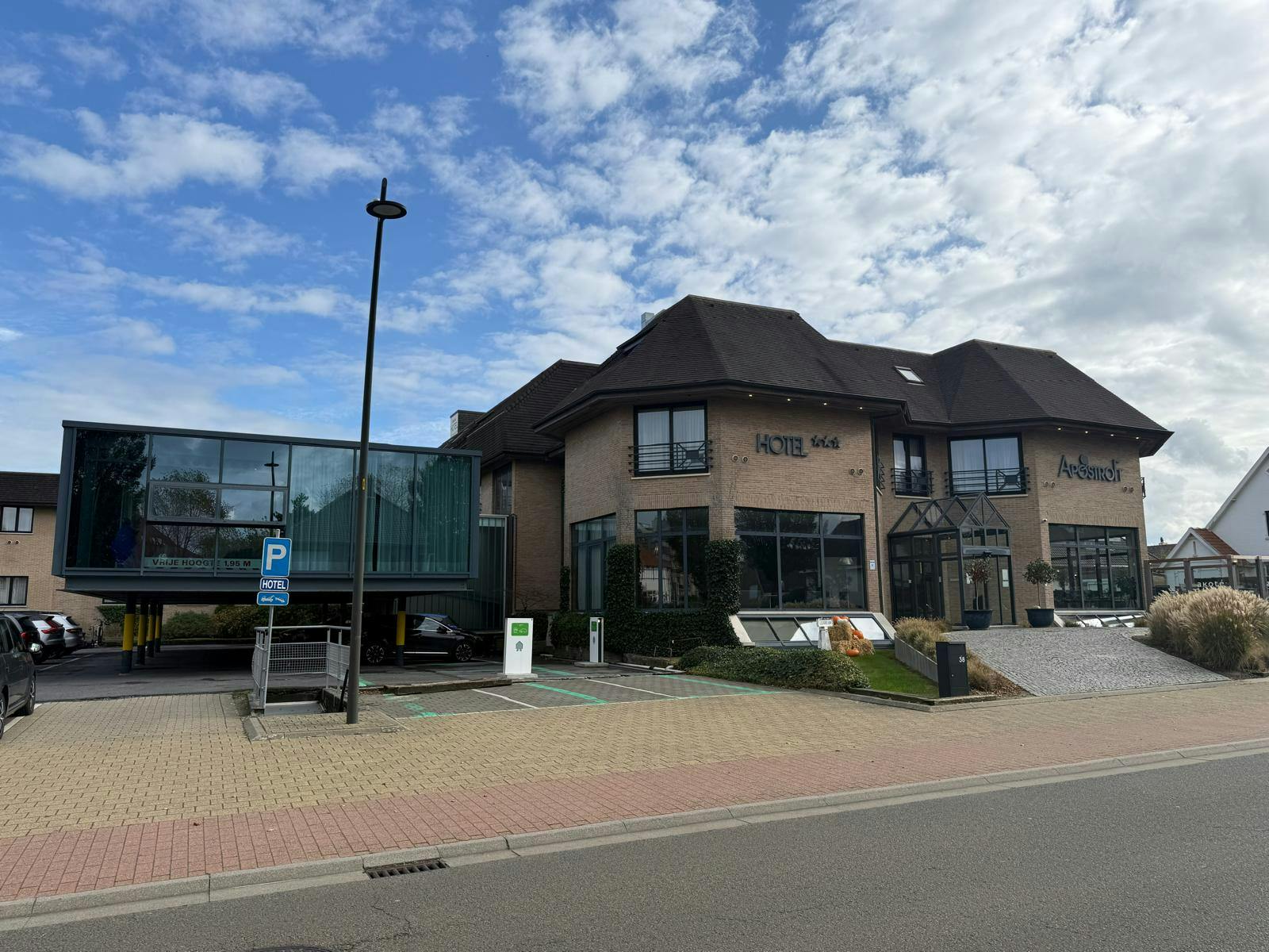 Garagebox in Residentie Simil te Lejeunelaan 38, Koksijde. foto {{pictureIndex}}