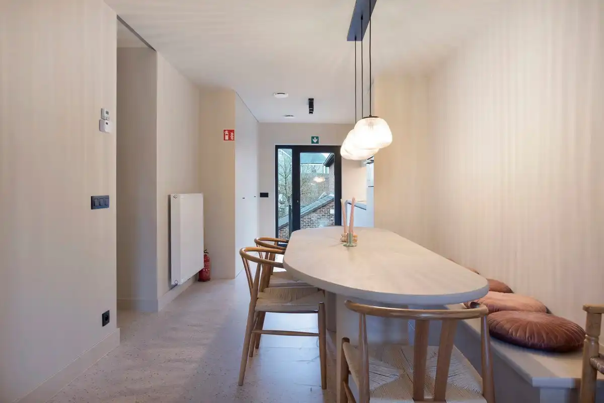 PRACHTIG GERENOVEERD 4 SLAAPKAMERAPPARTEMENT TE HUUR OP JAARBASIS foto 5
