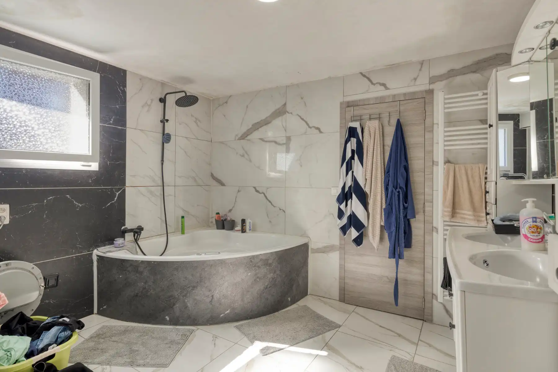 Ruime bel-etage met 4 slaapkamers en handelsruimte foto 16