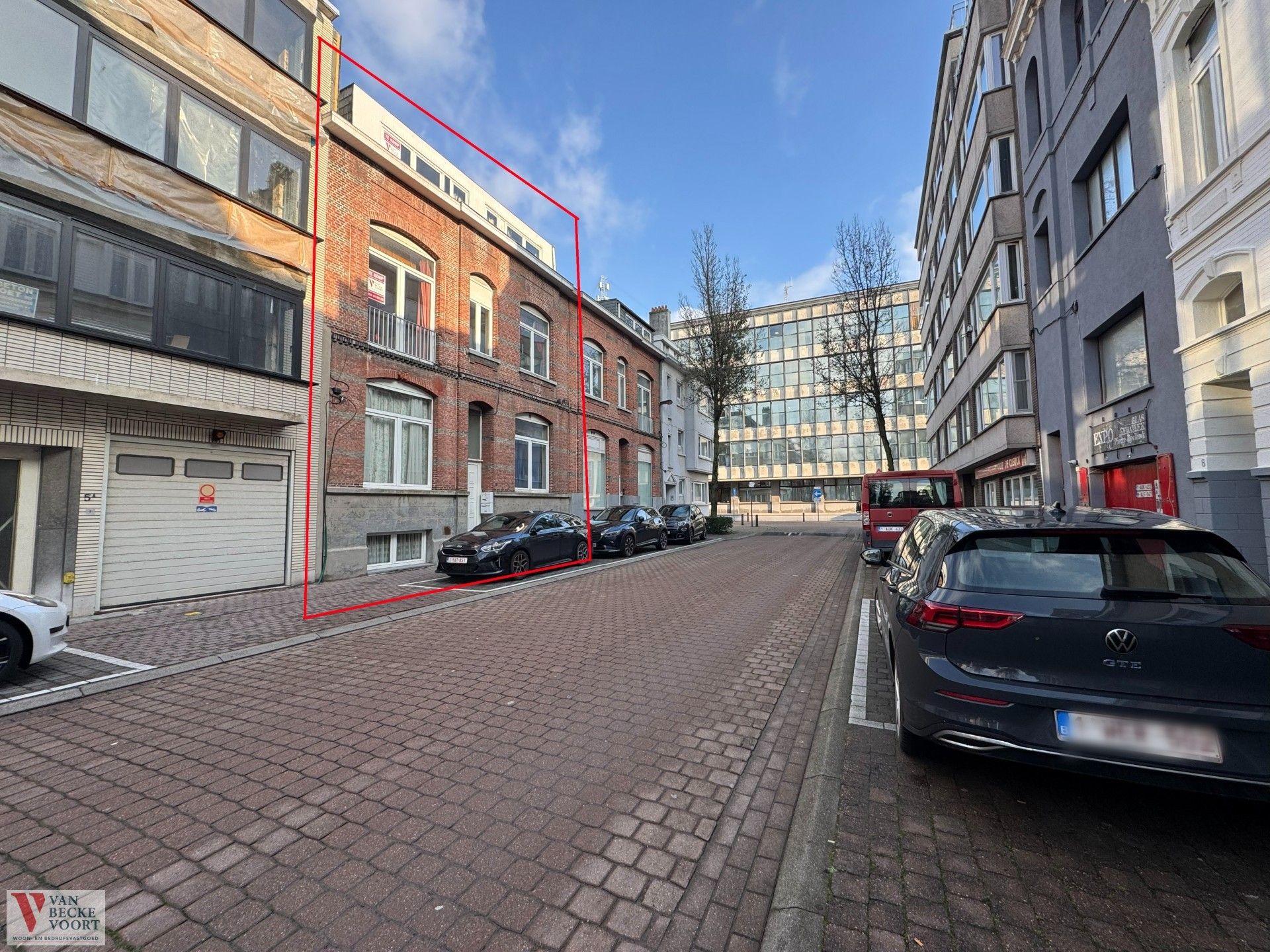 Opbrengsteigendom met 4 vergunde appartementen foto {{pictureIndex}}