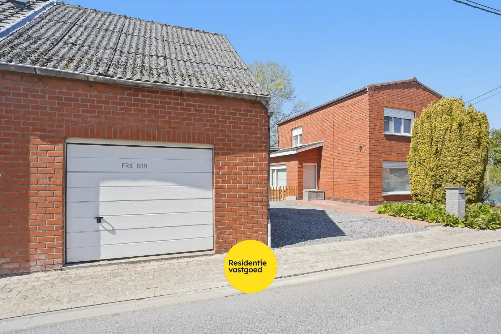 Charmante woning op 727 m² in het centrum van Eernegem foto 2