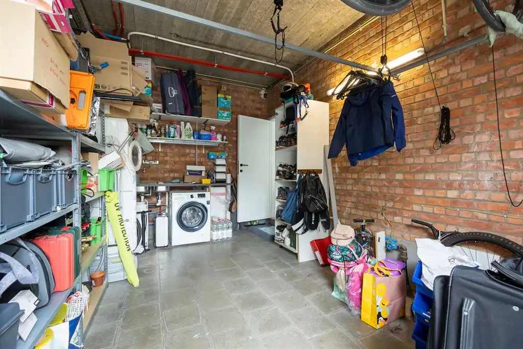 Woning met garage en tuin in rustige woonwijk foto 19