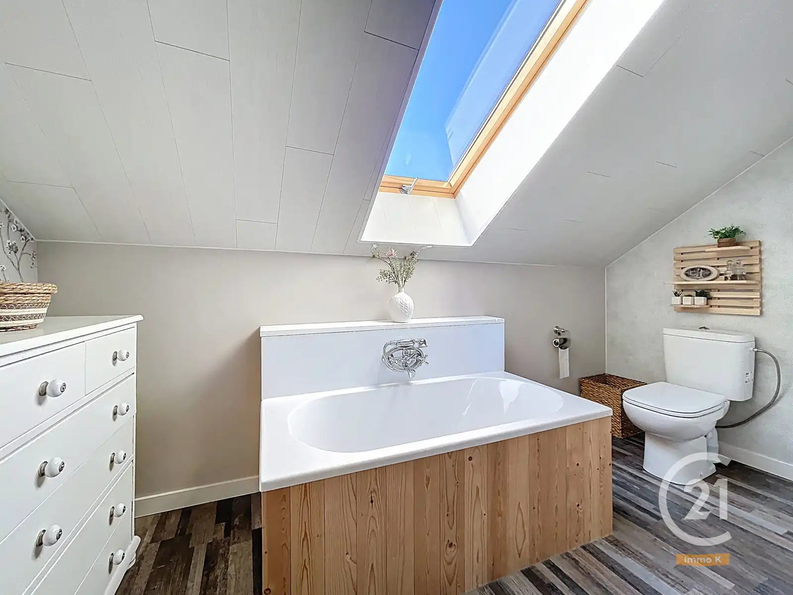 Knusse instapklare woning met ruime tuin en weide nabij E40 foto 20