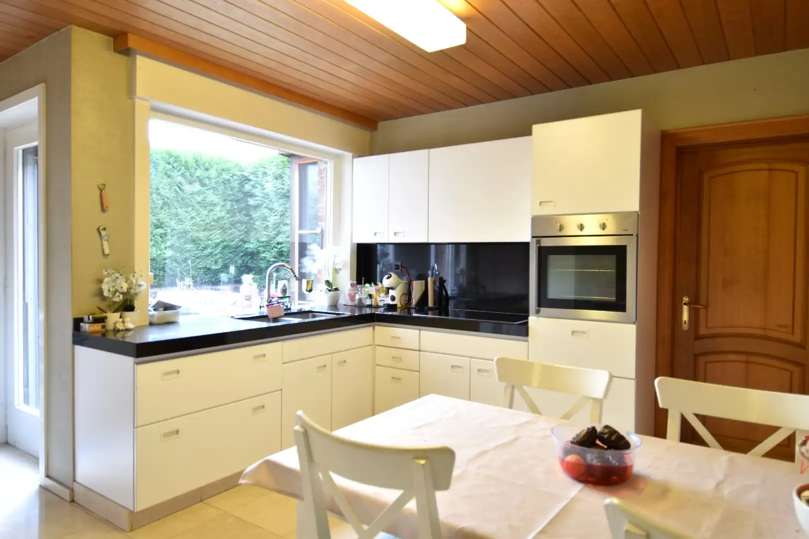 Ruime opslag- en bedrijfsruimtes van in totaal 1.459 m² op een perceel van 3.467 m²  met verzorgde gezinswoning in Bissegem foto 23