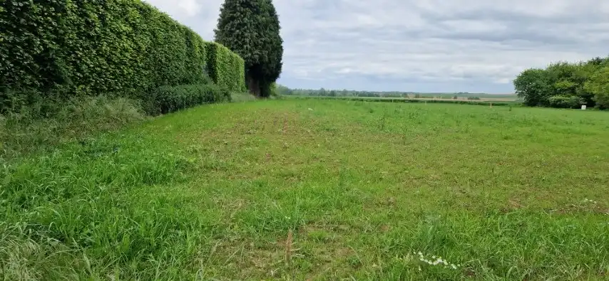 Mooi BOUWPERCEEL, open beb. op  19 are 36 ca. Straatbreedte: 25 meter foto 9