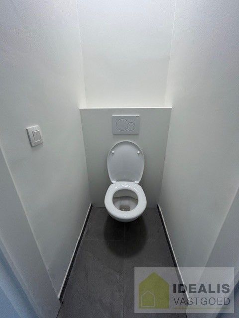IDEALIS VASTGOED  - Recent gerenoveerd instapklaar appartement met 2 slaapkamers in hartje Neerpelt. Het appartement is gelegen middenin het centrum van Neerpelt op wandelafstand van horeca, shopping en openbaar vervoer! foto 7