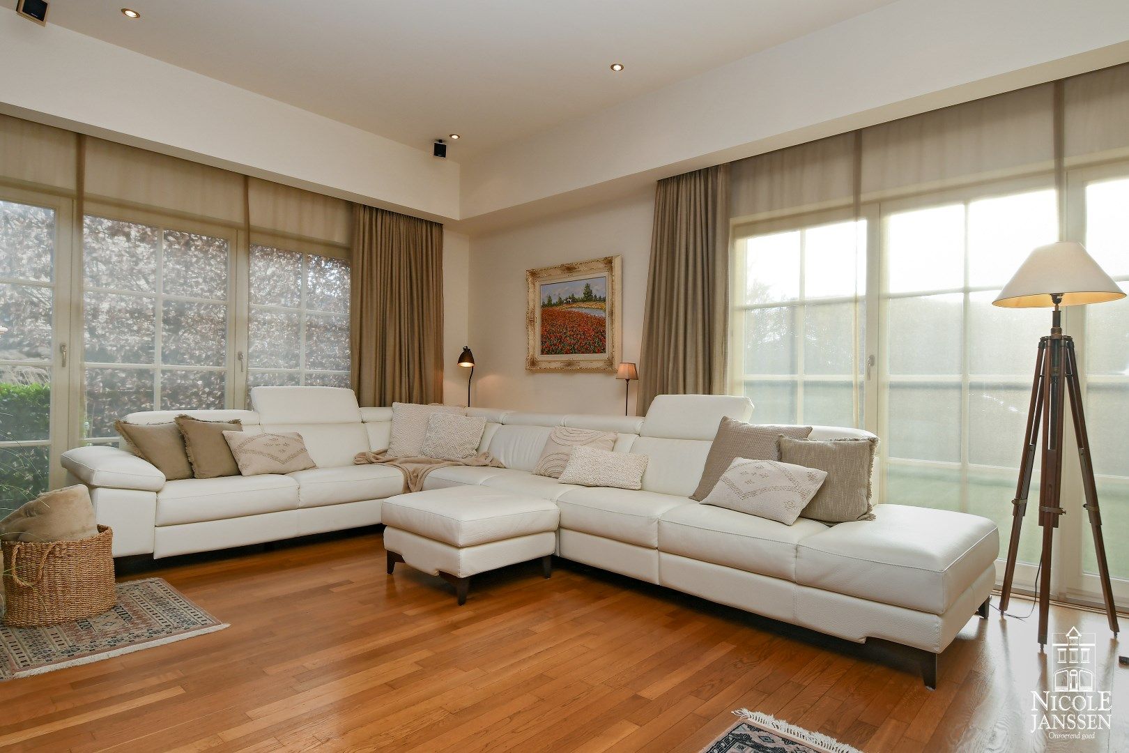 Verrassend ruime woning met bijgebouw en mooie tuin met zwembad foto 6