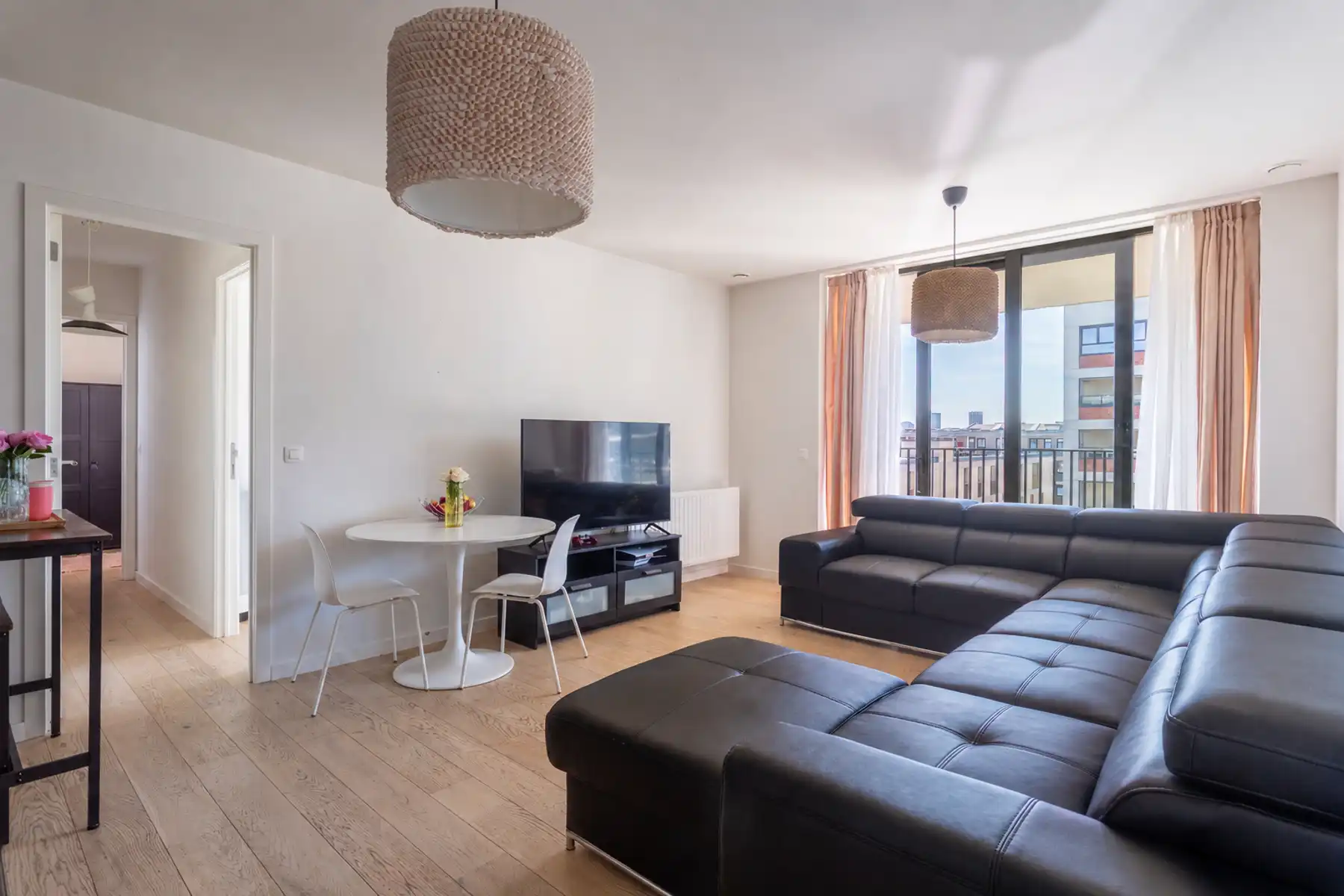 Modern 2-slaapkamerappartement met terras nabij het Eilandje foto 12