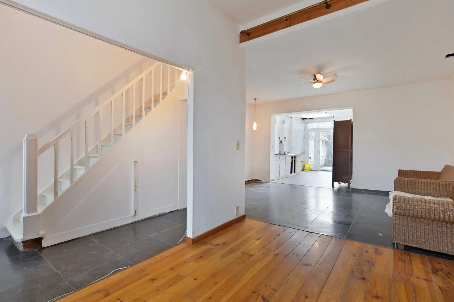 Deurne-Zuid: volledig te renoveren rijwoning met 3 slks op 352m2! foto 7