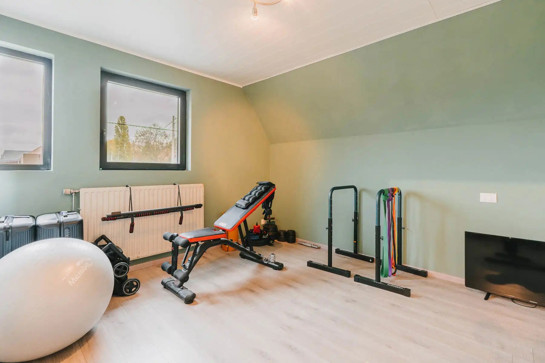 Ruime gezinswoning met praktijkruimte/kangoeroewoning foto 13
