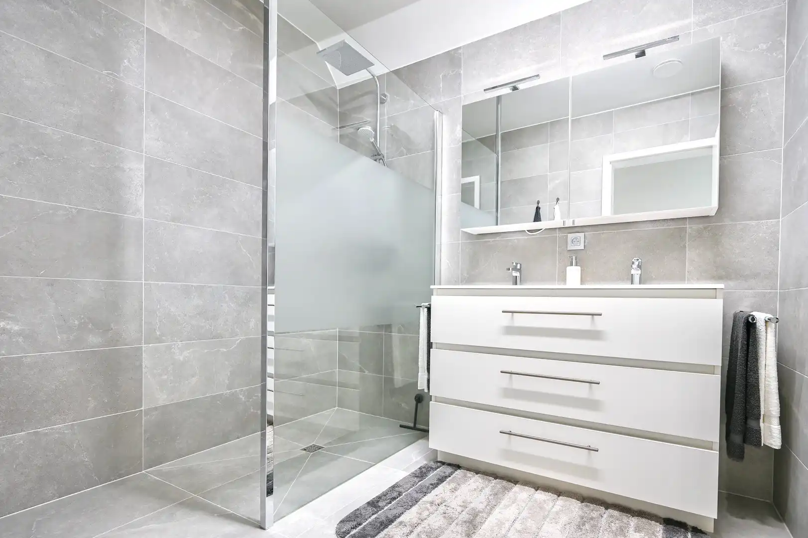Instapklaar en volledig bemeubeld dakappartement te koop in hartje Bornem foto 8