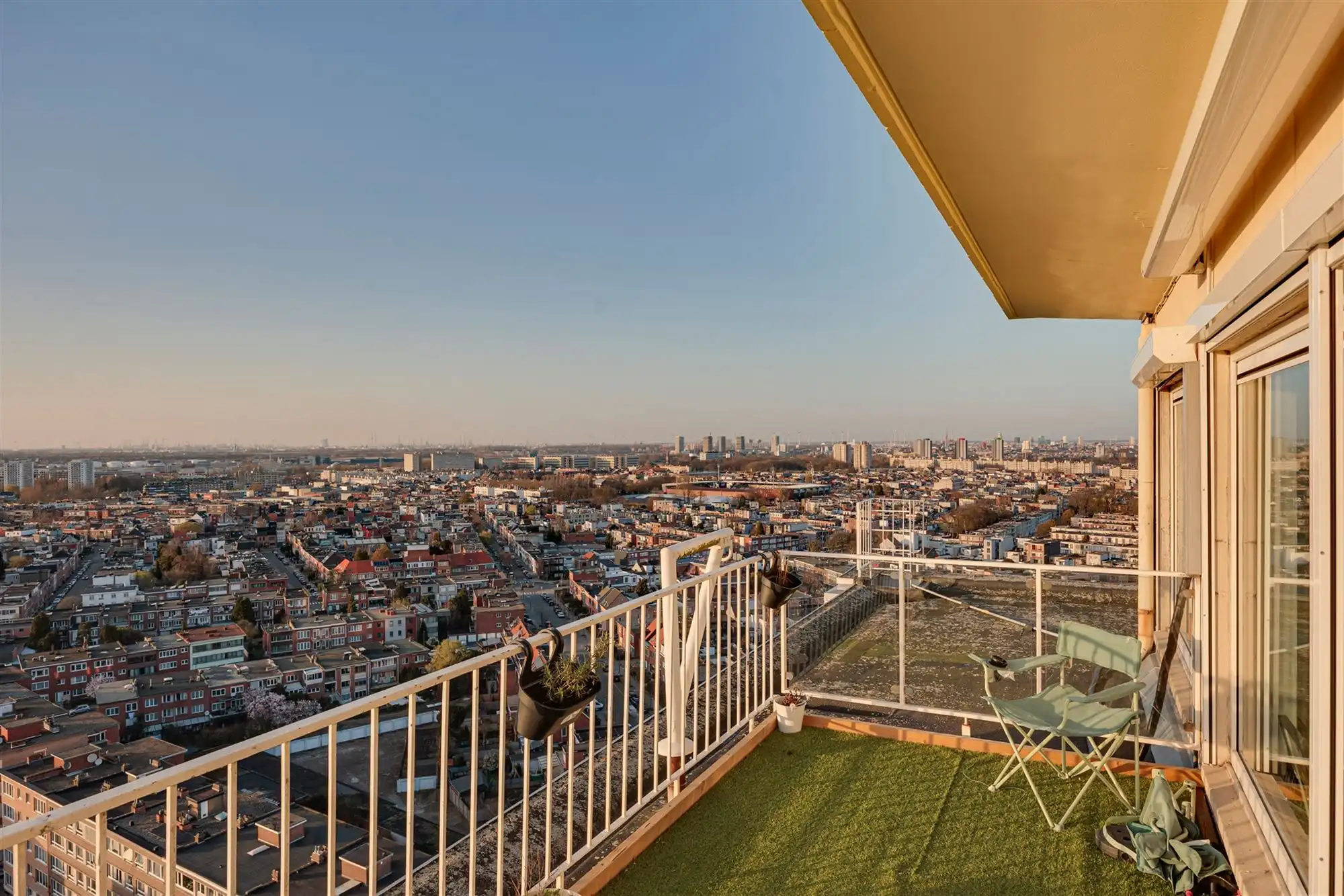 Charmant 1-slpk appartement met ruim terras in Wilrijk foto 2