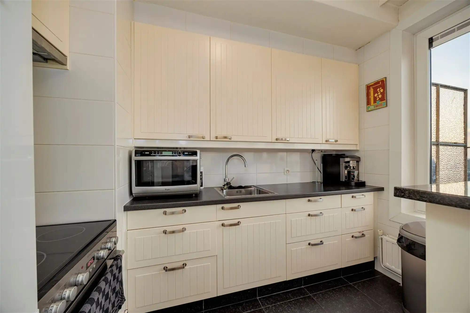 Charmant 1-slpk appartement met ruim terras in Wilrijk foto 2