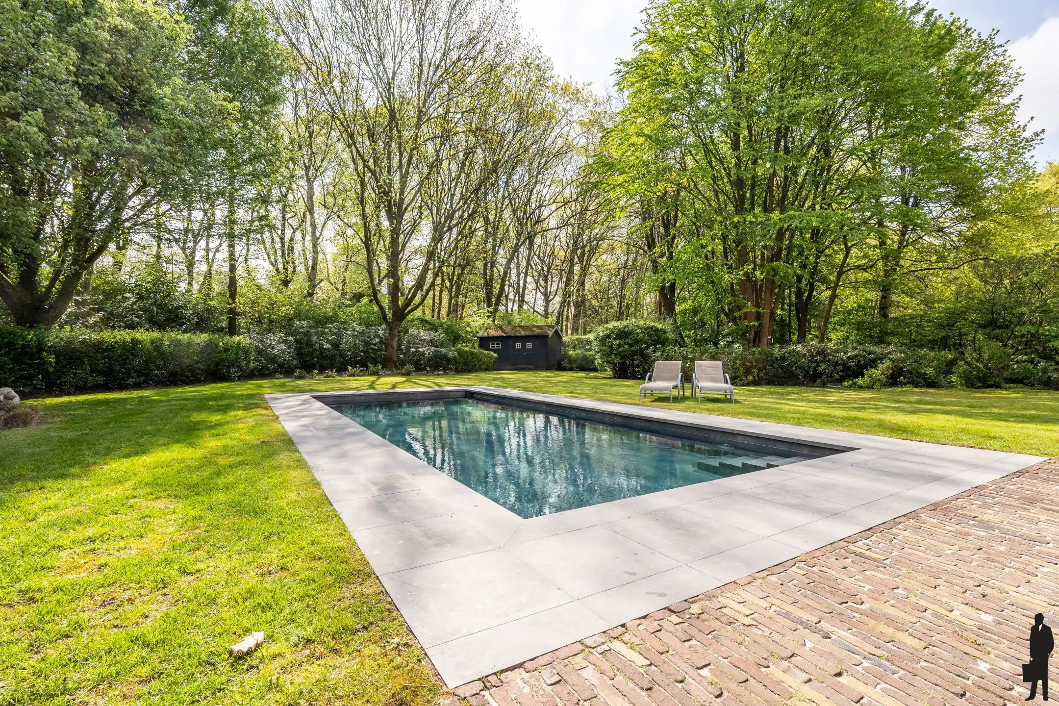 Exclusieve villa met zwembad in doodlopende straat foto 33