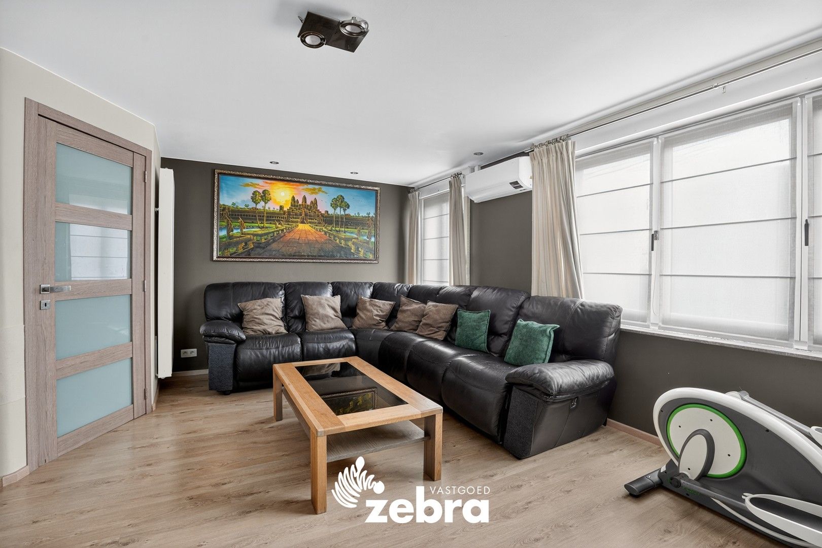 Ruime, instapklare woning met 5 slaapkamers en dubbele garage te Koolskamp! foto 15