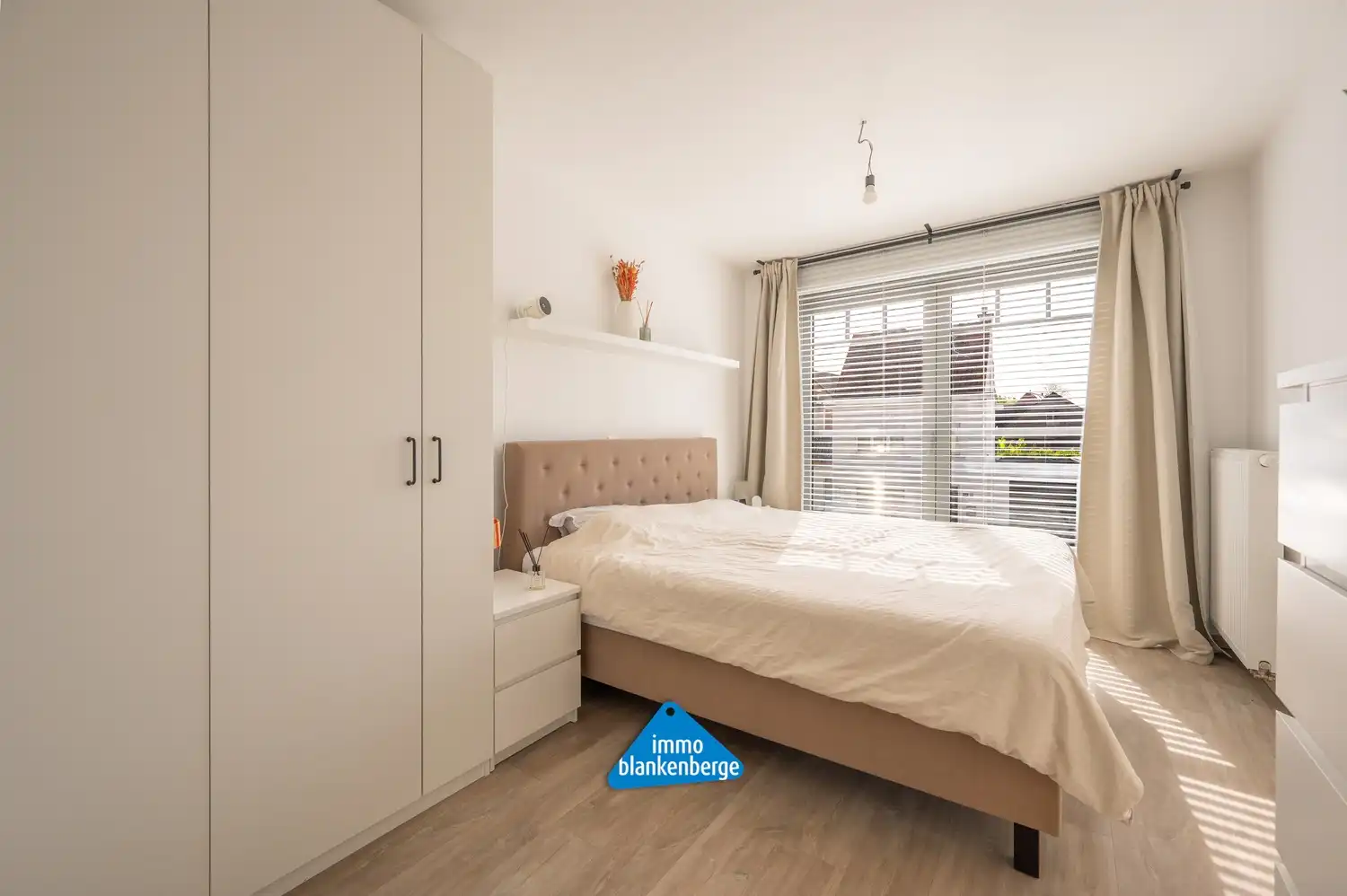 Instapklaar en verrassend ruim appartement met zonnig terras in het centrum van Beernem foto 16