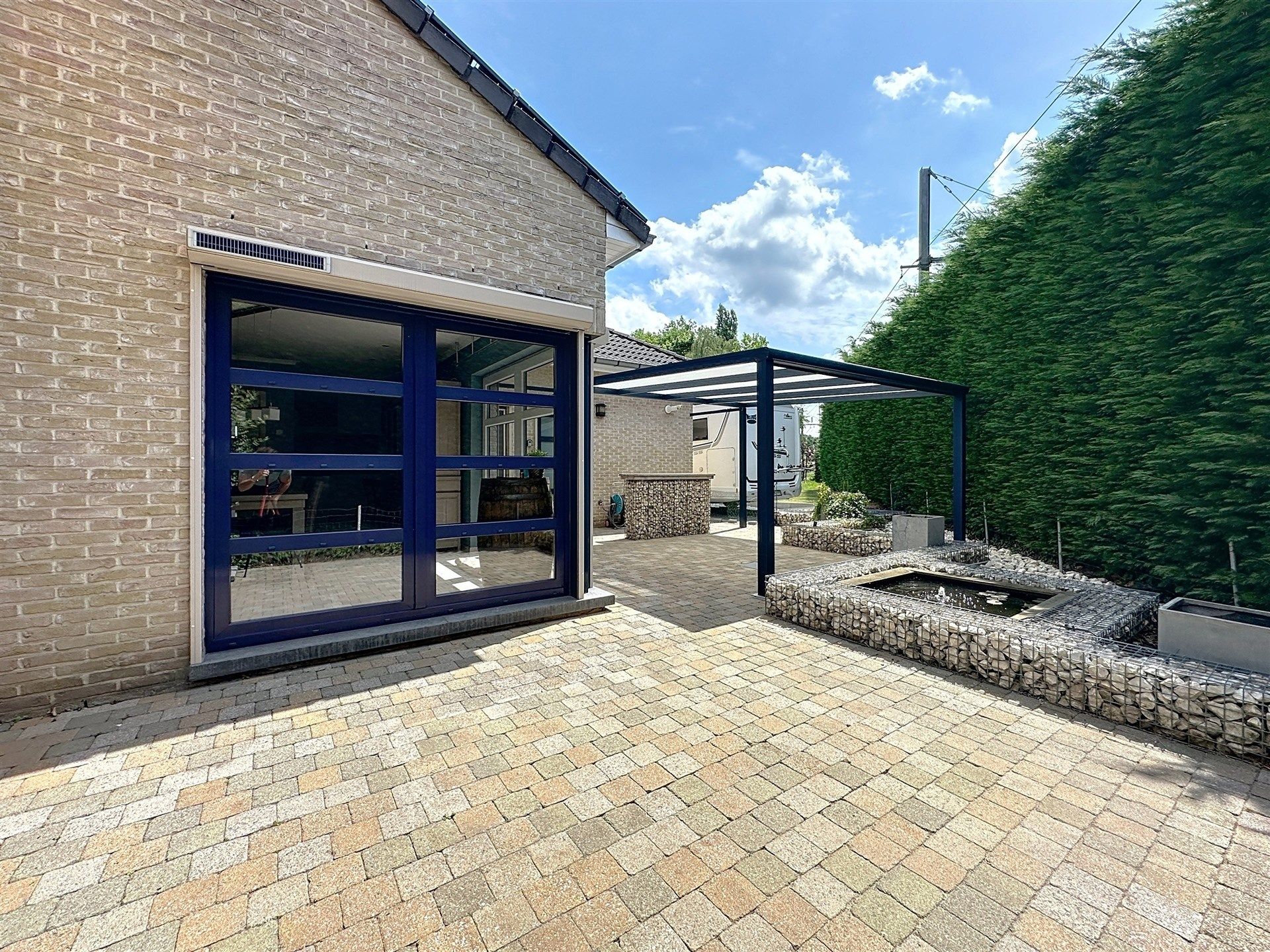 Moderne energiezuinig bungalow met garage op gunstige locatie! foto 10