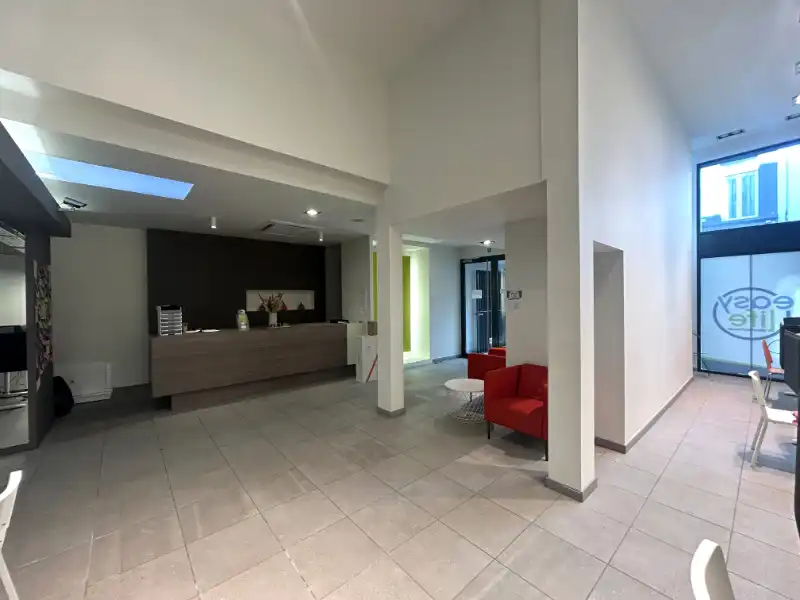 Instapklare winkelruimte op commerciële locatie hartje Gent foto 2