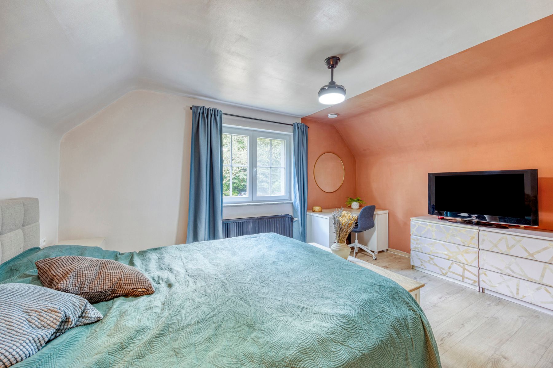 Zeer ruime gerenoveerde woning (± 398 m²) op een perceel van ± 60 are in het prestigieuze Bois de Strihoux foto 16