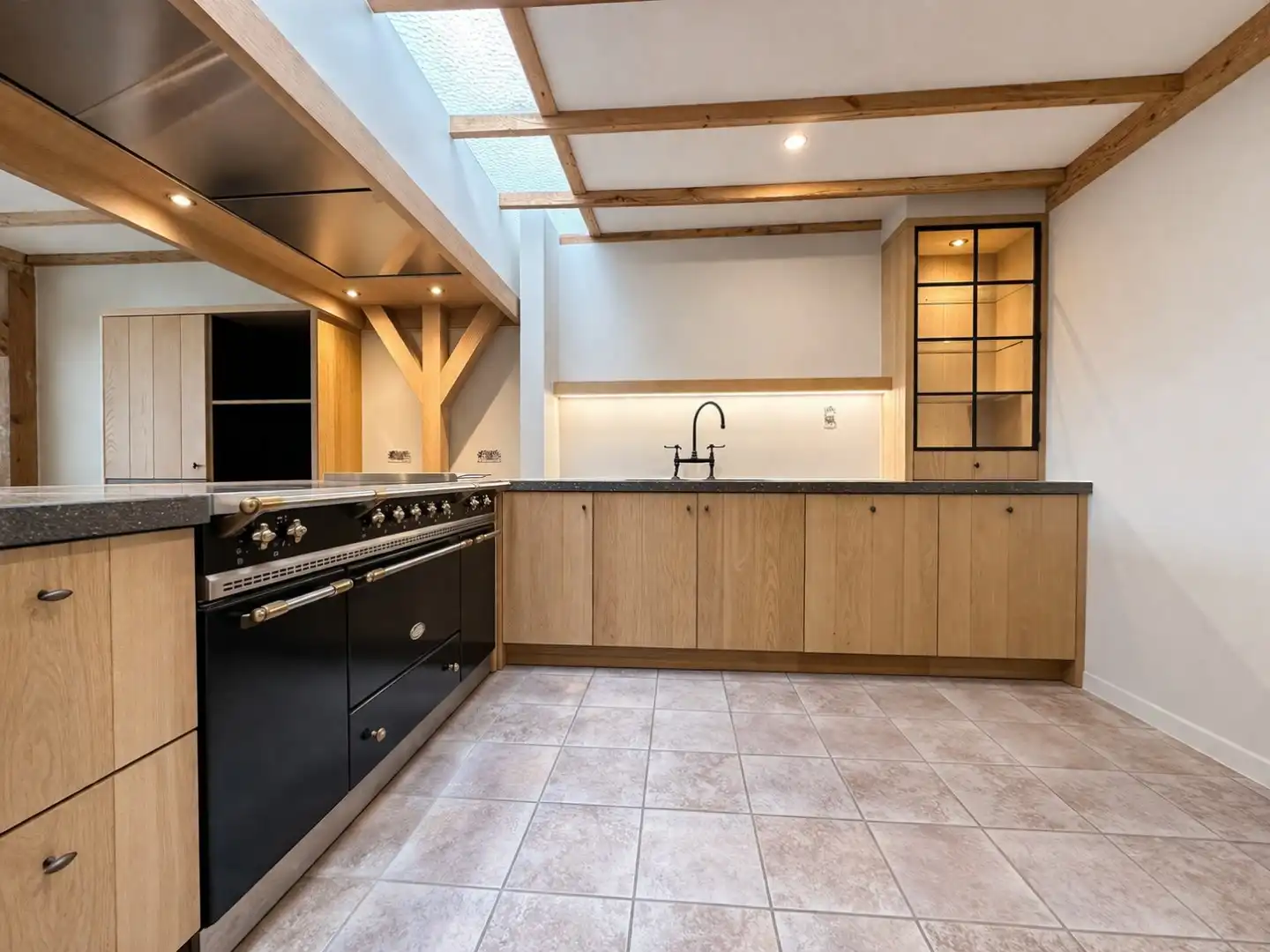 Gerenoveerde woning met o.a. 3 kamers, tuin & garage foto 4