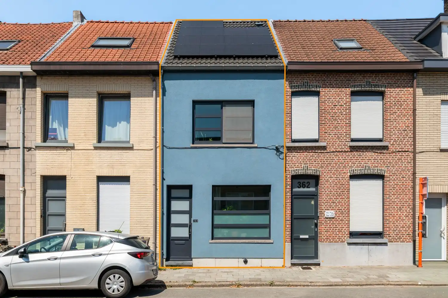 Rijwoning met 3 slpkrs en prachtige tuin foto {{pictureIndex}}