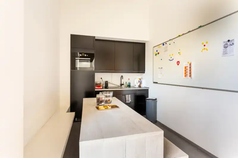 Volledig ingerichte kantoorruimte met vergaderzaal, toplocatie! foto 18