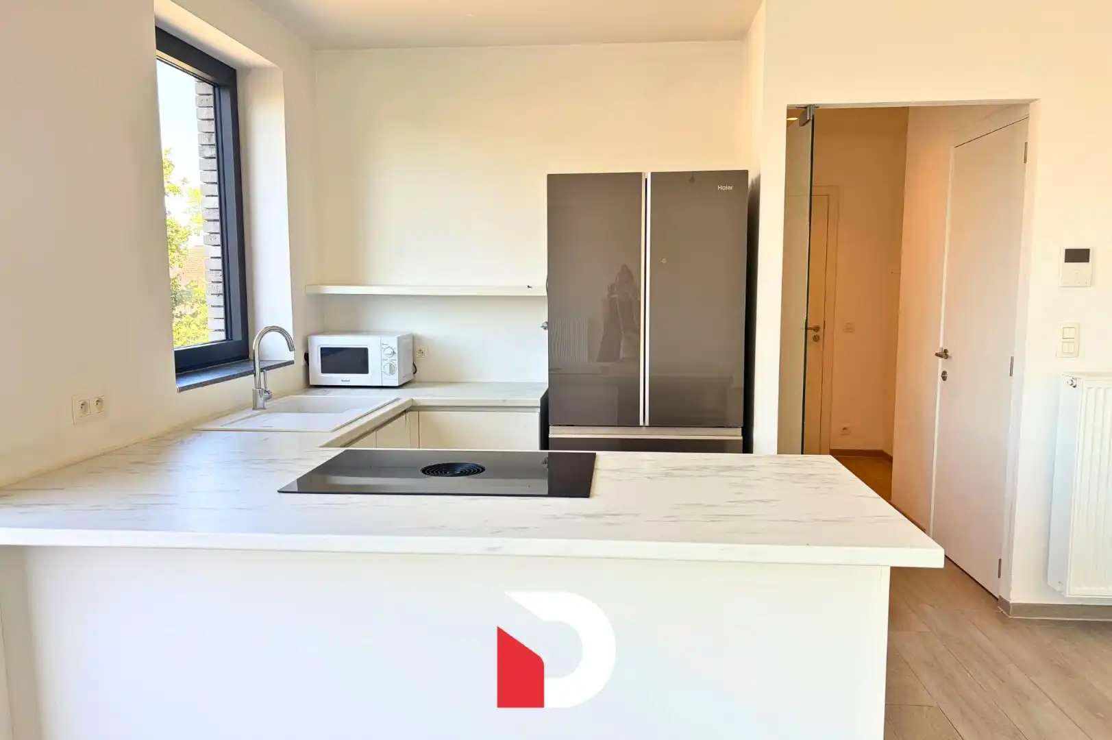 Appartement met 2 slaapkamers, ruim terras en autostaanplaats foto 3