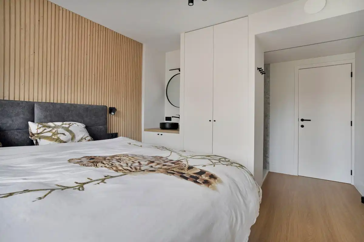 INSTAPKLAAR, VOLLEDIG GERENOVEERD APPARTEMENT MET 2 SLAAPKAMERS TE HUUR OP JAARBASIS foto 5