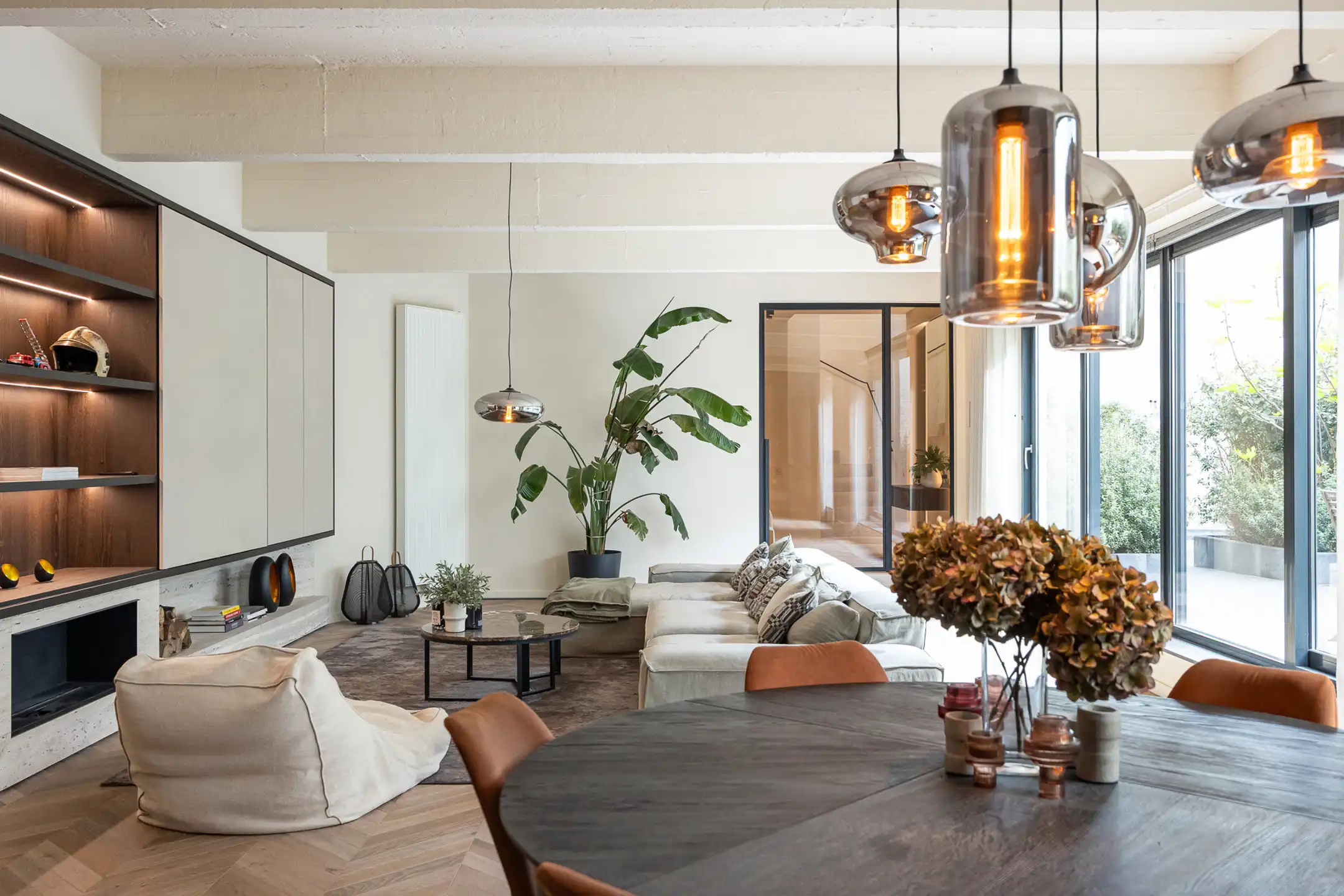 ANTWERPEN-ZUID - Achterhuis met terras en garage foto {{pictureIndex}}