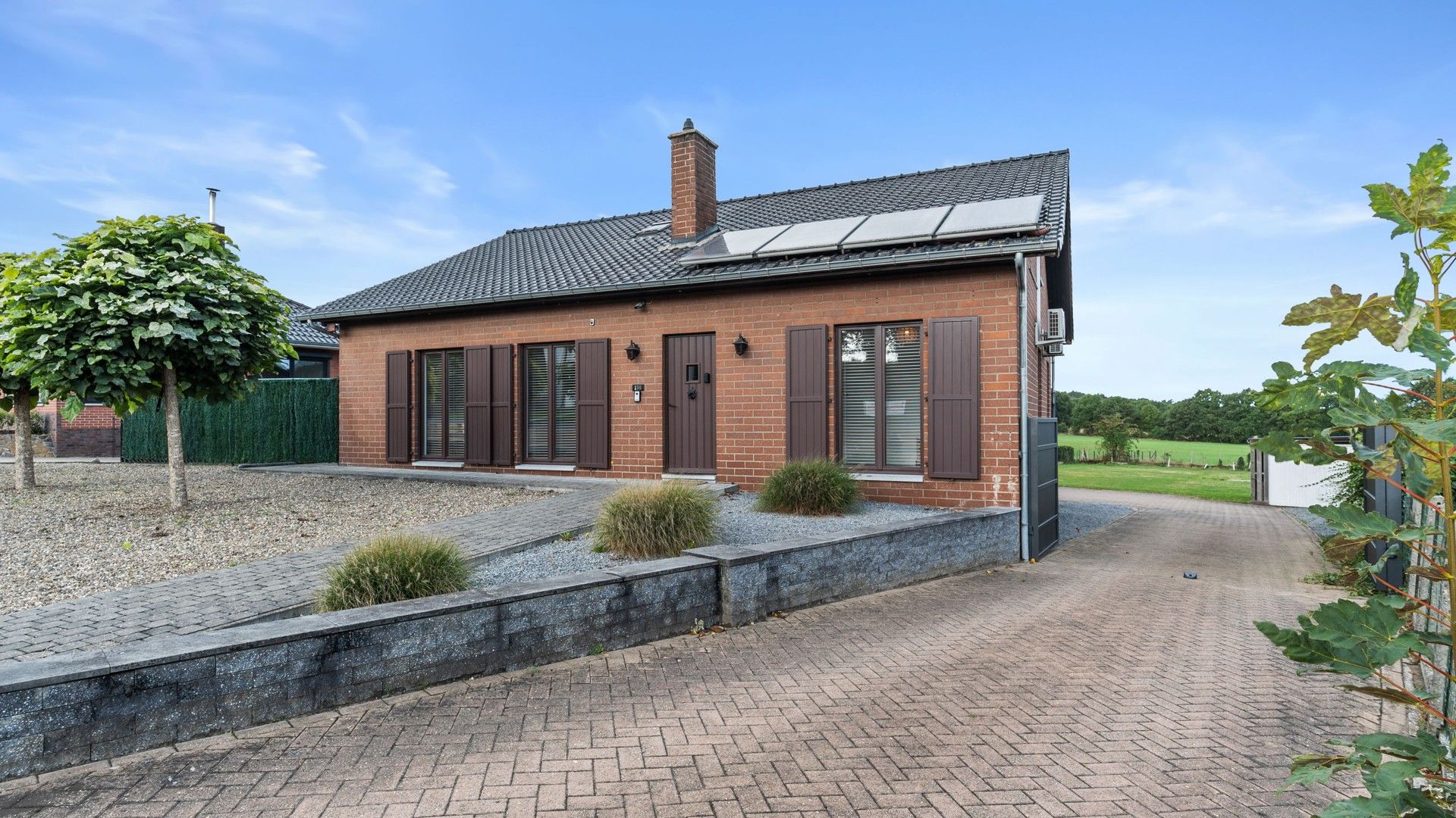 Open bebouwing met 4 slpkrs en 3 badkamers op 21a 15ca foto 3