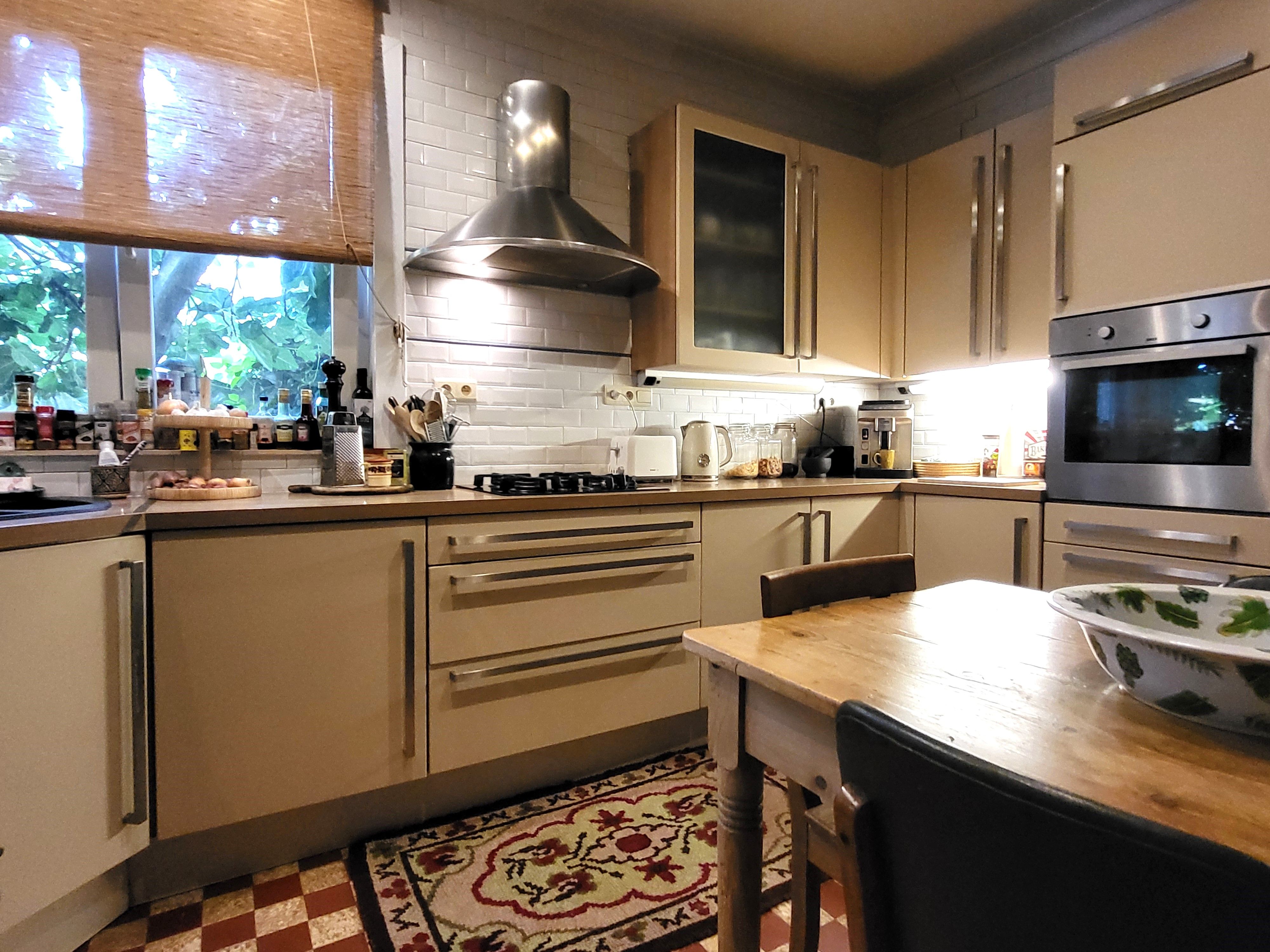 Prachtig gerenoveerde burgerwoning op wandelafstand van het centrum met zuidgerichte tuin.  foto 14