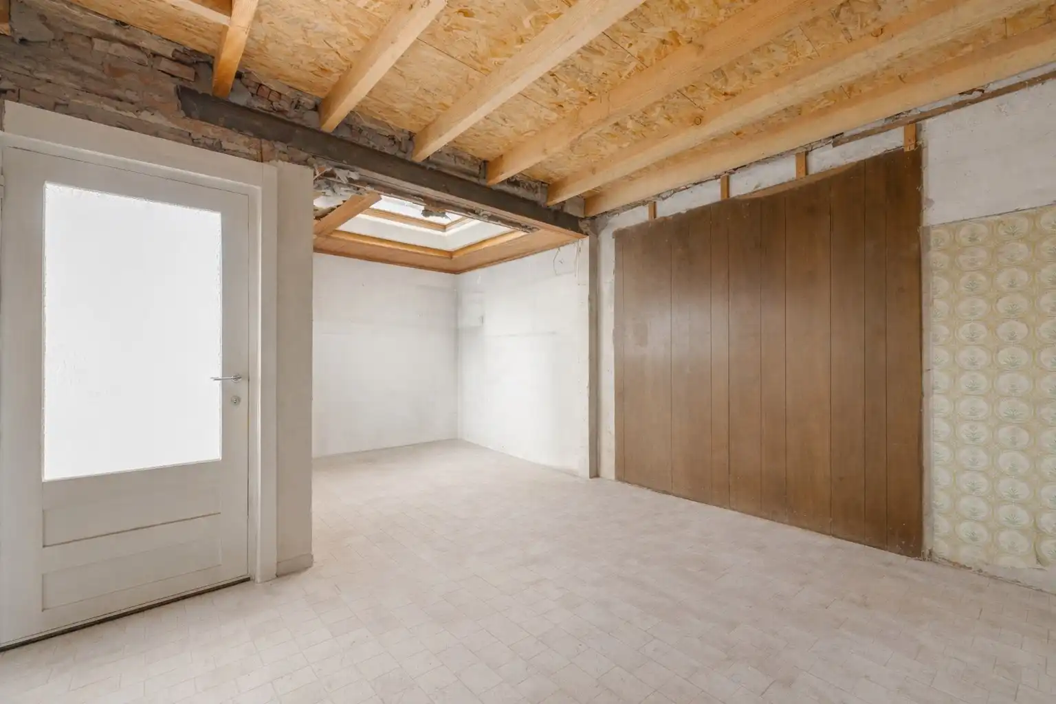 Verder te renoveren woning op toplocatie in Lichtervelde foto 6