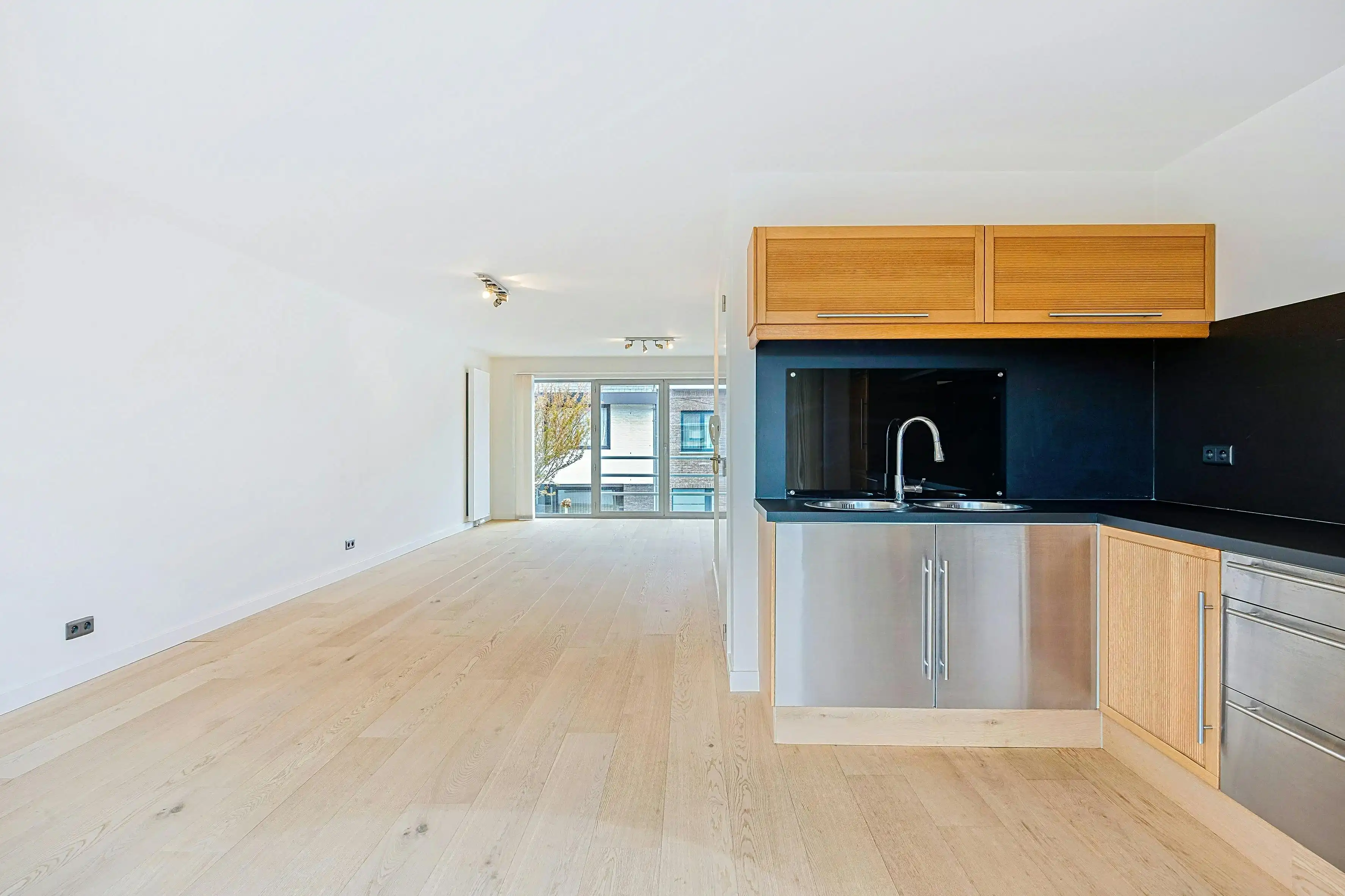 Instapklare bel-etage met 3 slaapkamers en zonnige tuin in hartje Eeklo foto 13