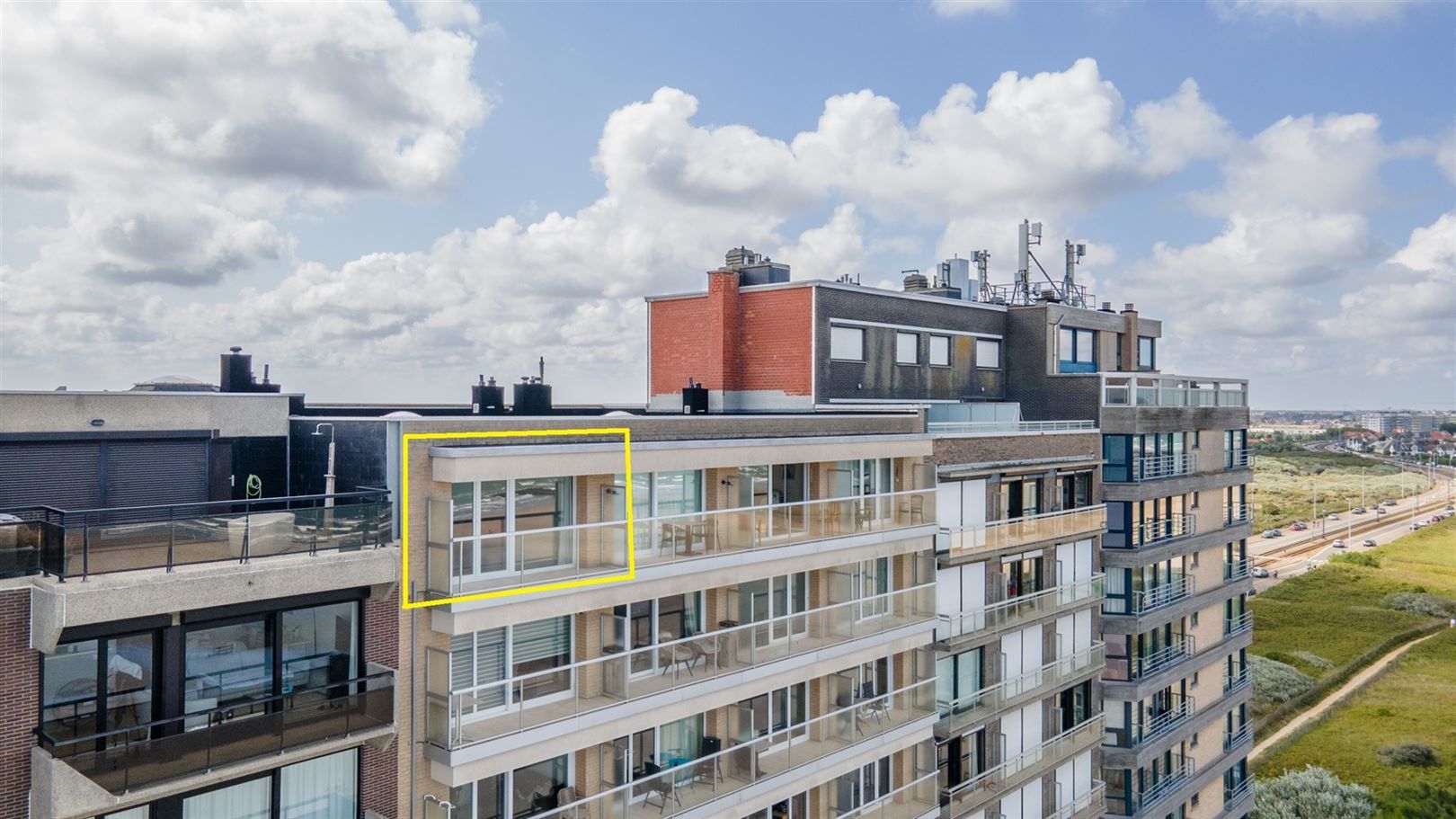 gerenoveerd appartement met zee en duinzicht foto 2