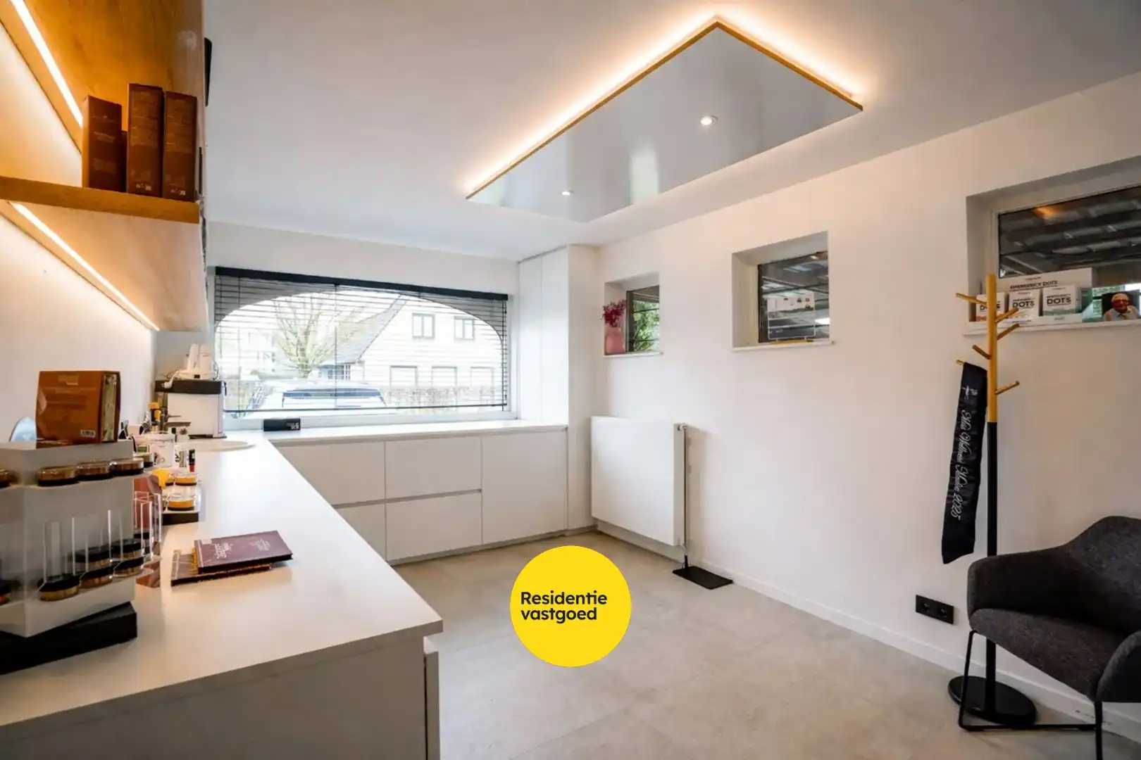 Gerenoveerde alleenstaande woning op 637m² te Veurne! foto 8