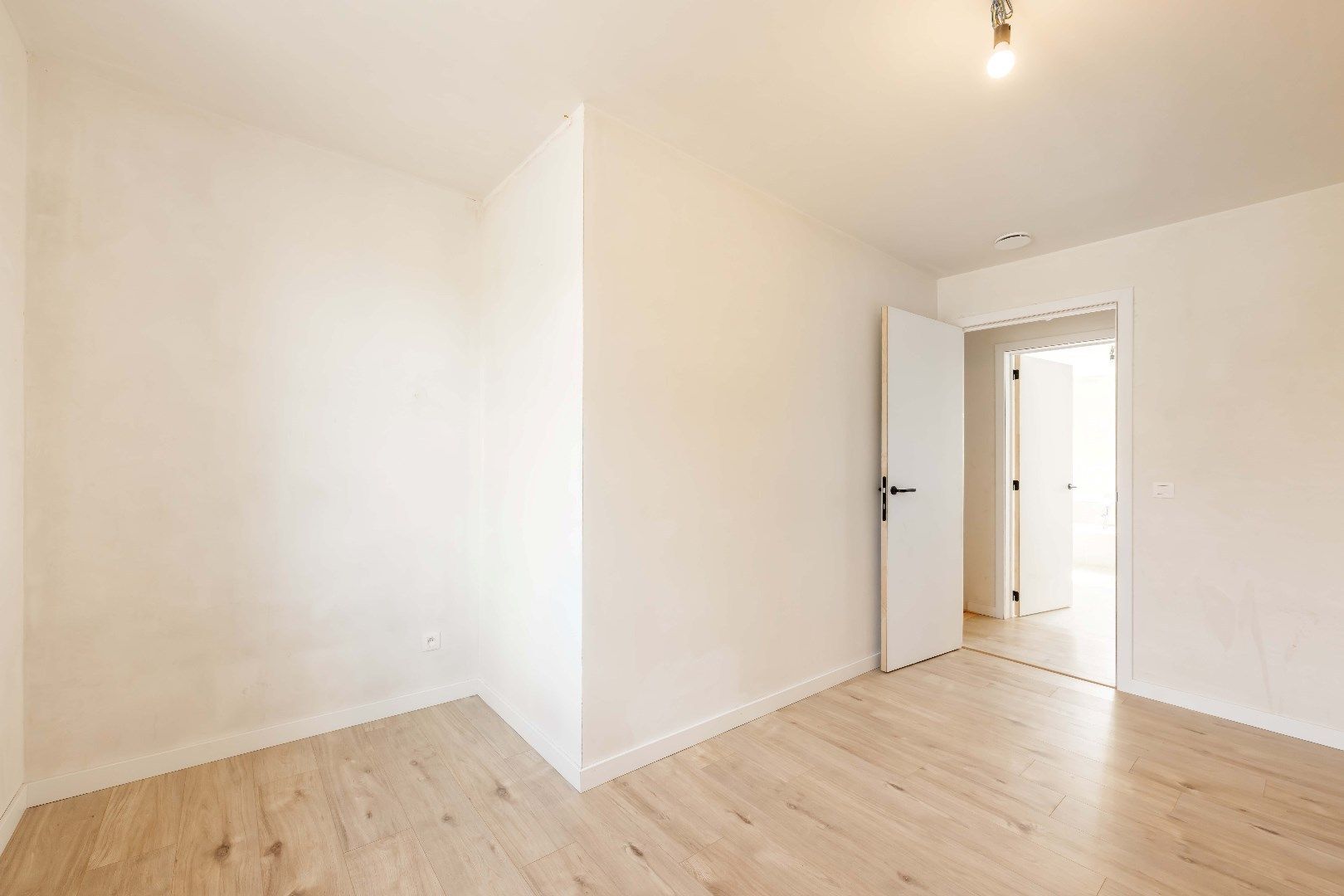 NIEUWBOUWWONING IN HARTJE SINT-JORIS MET TUIN | 3 SLPKS | 2 STAANPLAATSEN foto 13