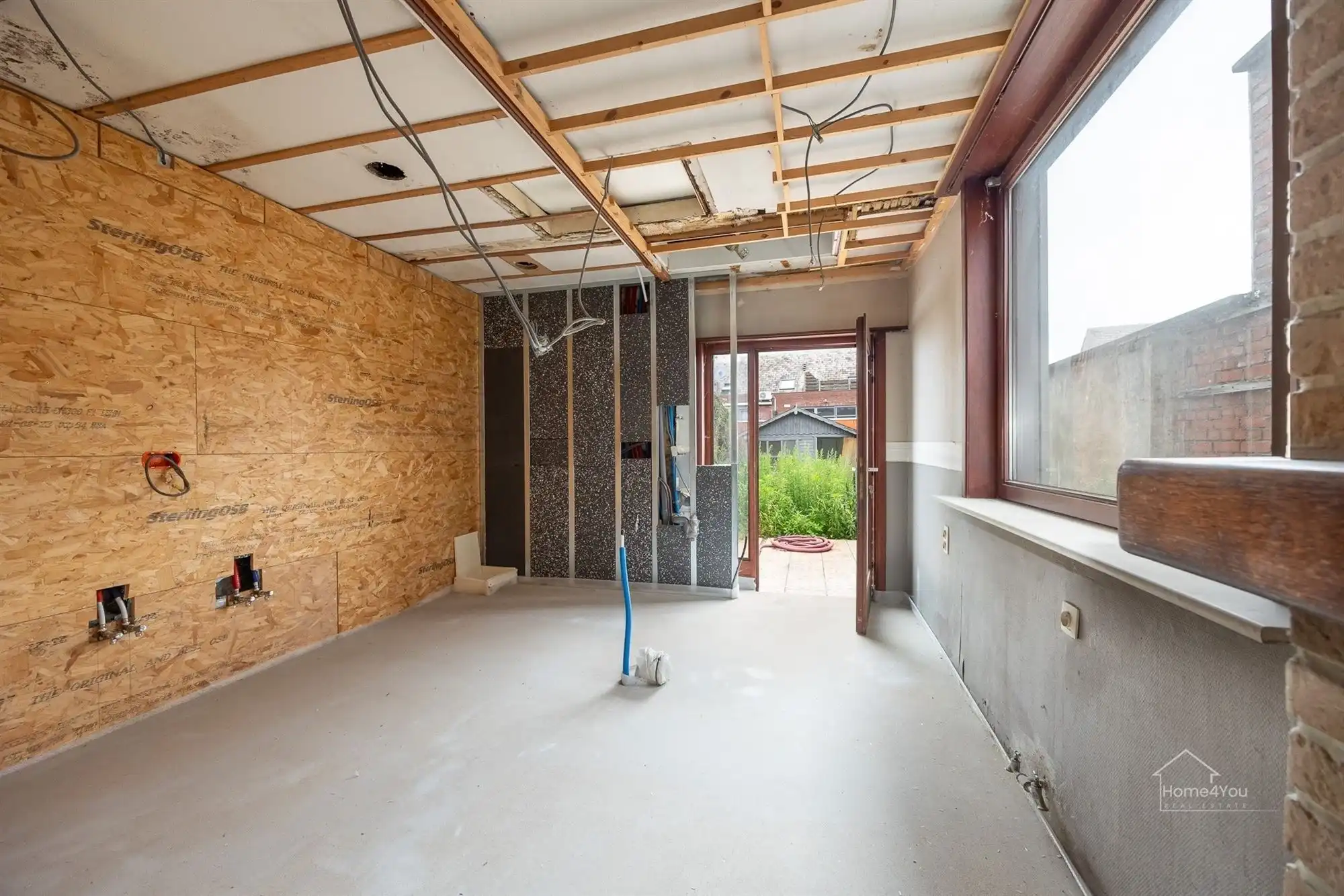 Te Renoveren Rijwoning - 2/3 slaapkamers + zolder foto 9