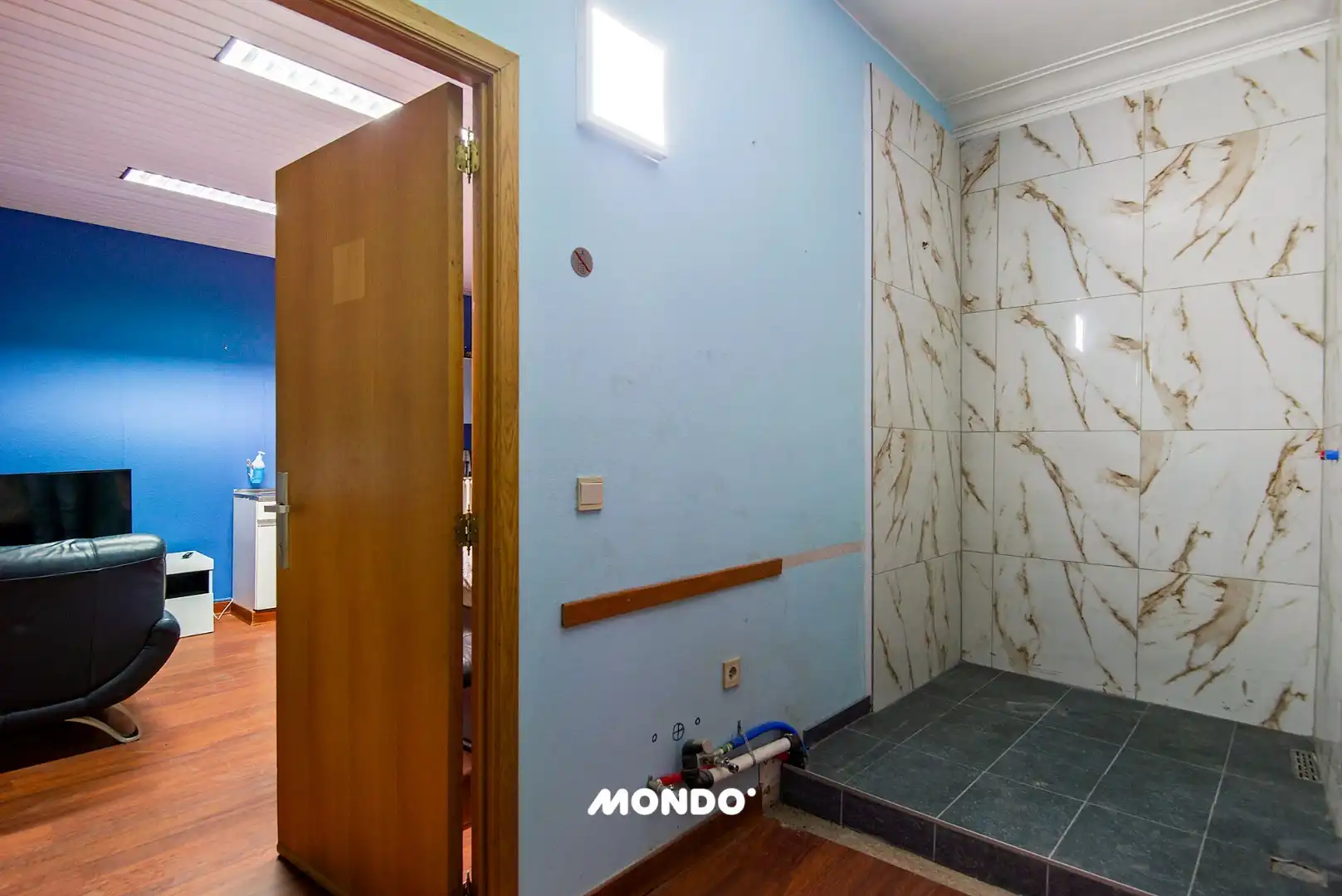 Commercieel gelegen opbrengsteigendom met handelsgelijkvloers, appartement en studio in het centrum van Willebroek! foto 24