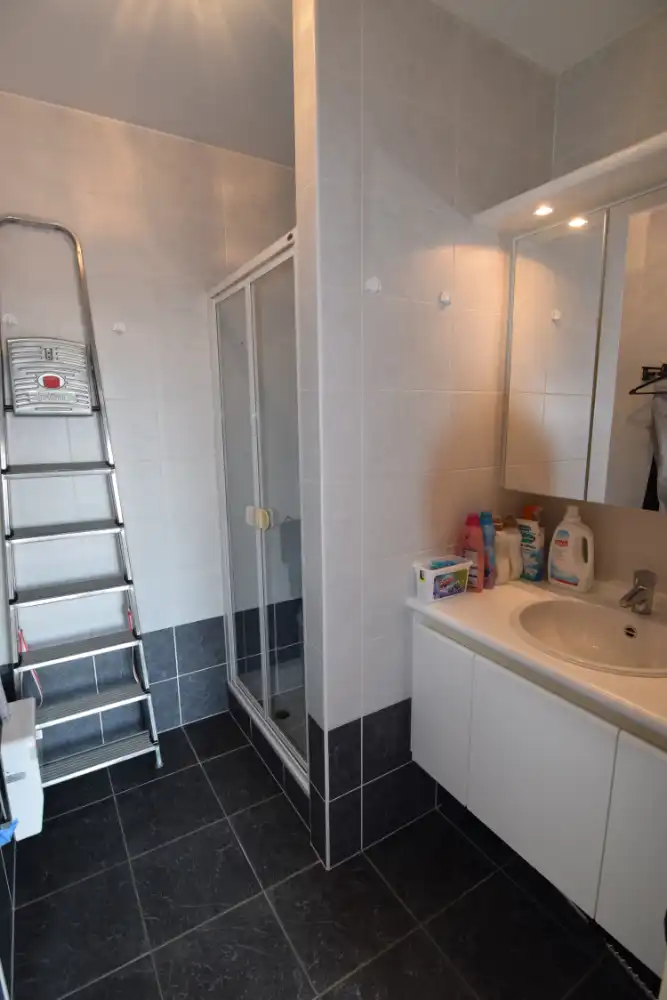 Modern zonnige studio op het Stationsplein van Blankenberge. Dichtbij het commercieel centrum en het openbaar vervoer. foto 8