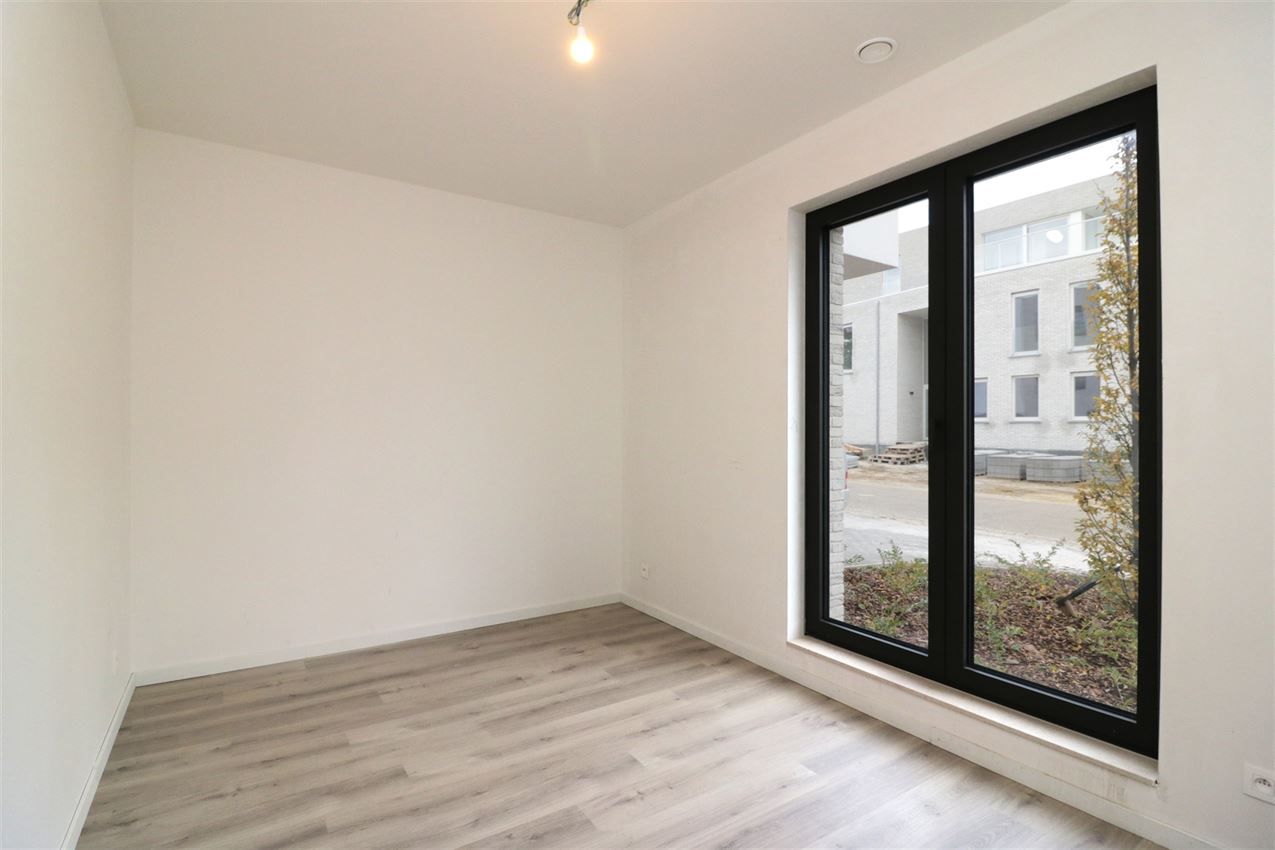 splinternieuw, gelijkvloers, ruim terras, 2 slpk foto 19