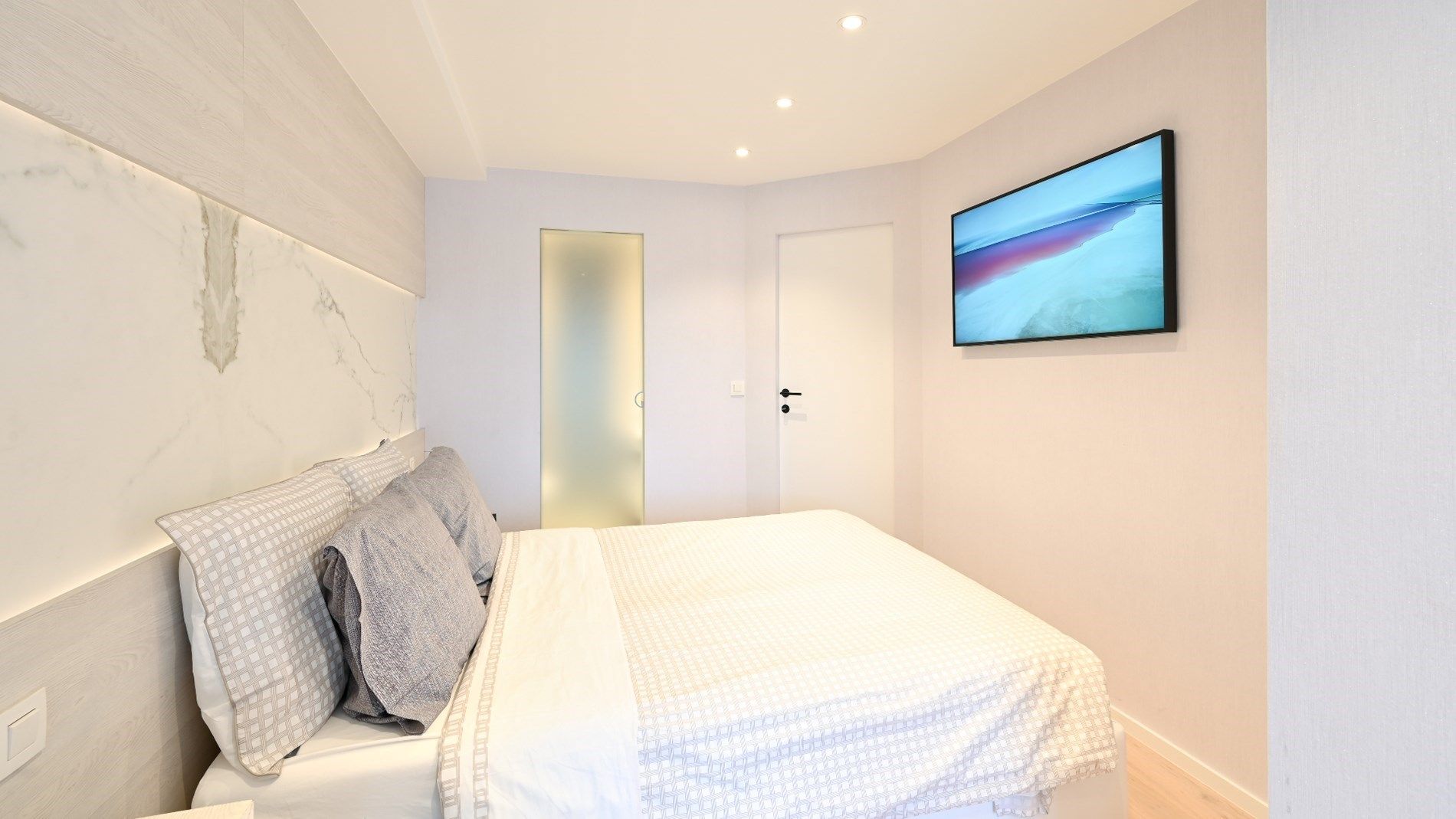Luxueus afgewerkt appartement, zeer centraal gelegen aan de zonnekant van de Lippenslaan. foto 13