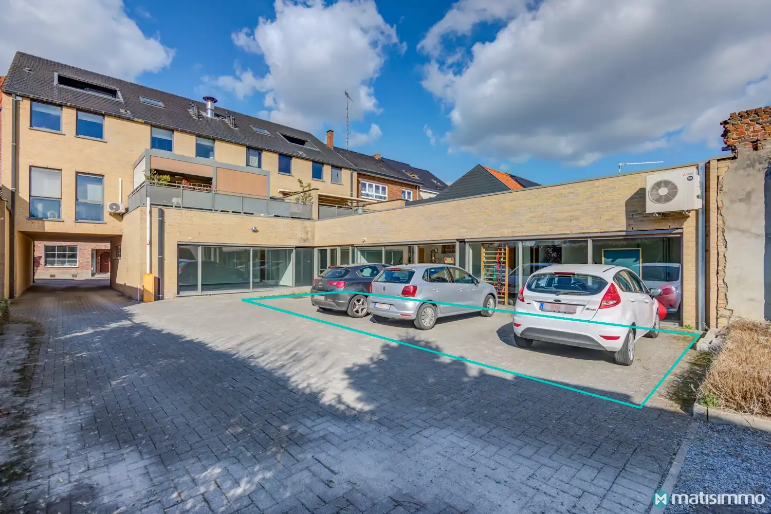 PRAKTIJKRUIMTE MET 10 PARKEERPLAATSEN TE HUUR IN HET CENTRUM VAN HOESELT foto 17