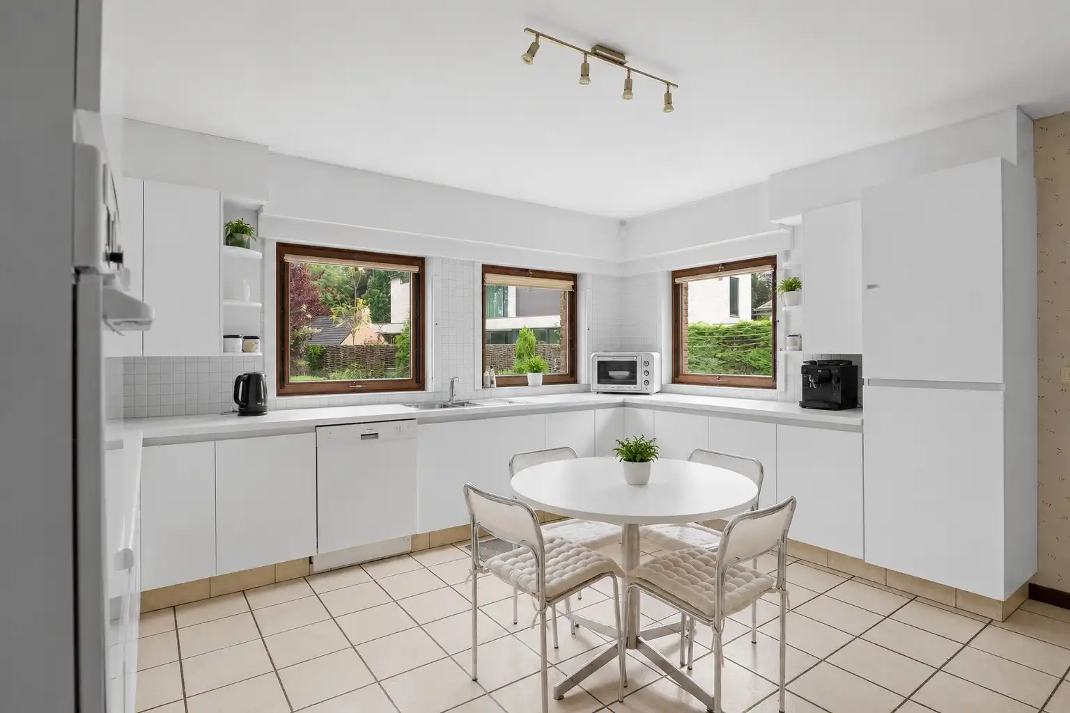Karaktervolle alleenstaande woning met 4 slaapkamers foto 6