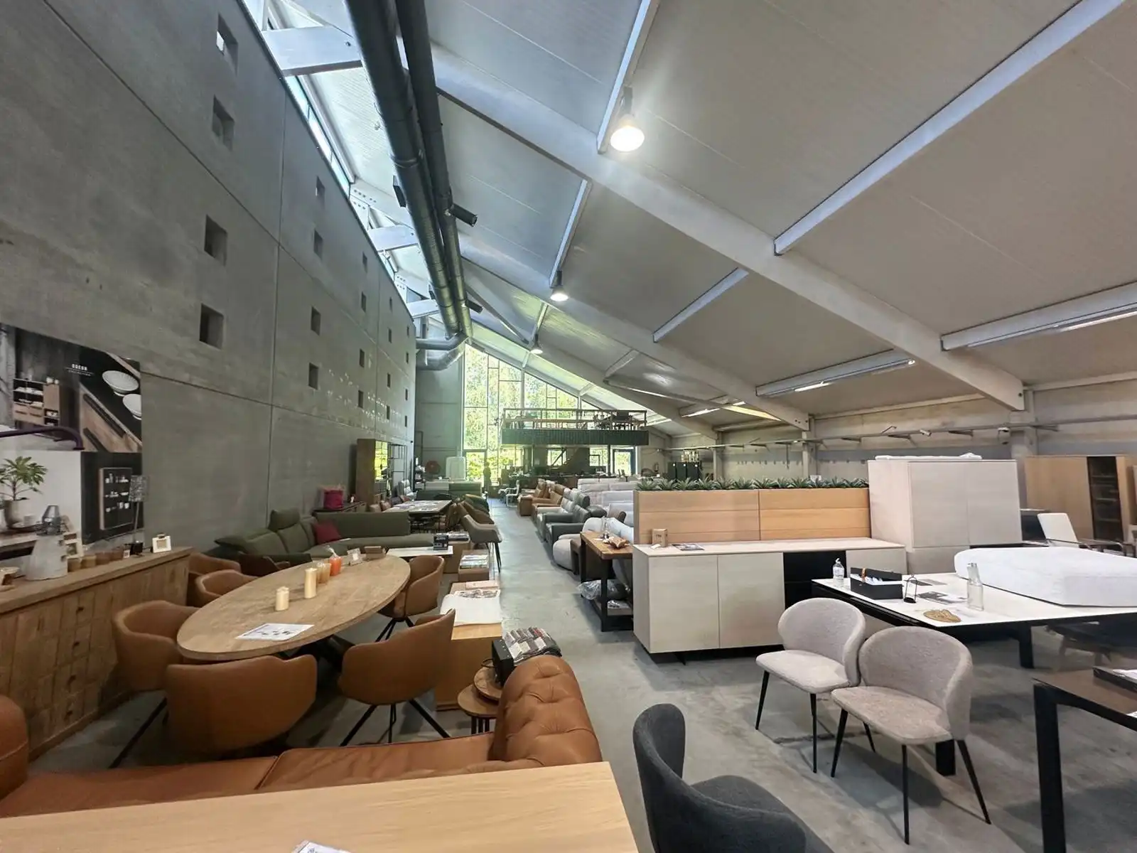 Handelspand 1.400 m² te huur in Moeskroen foto 4