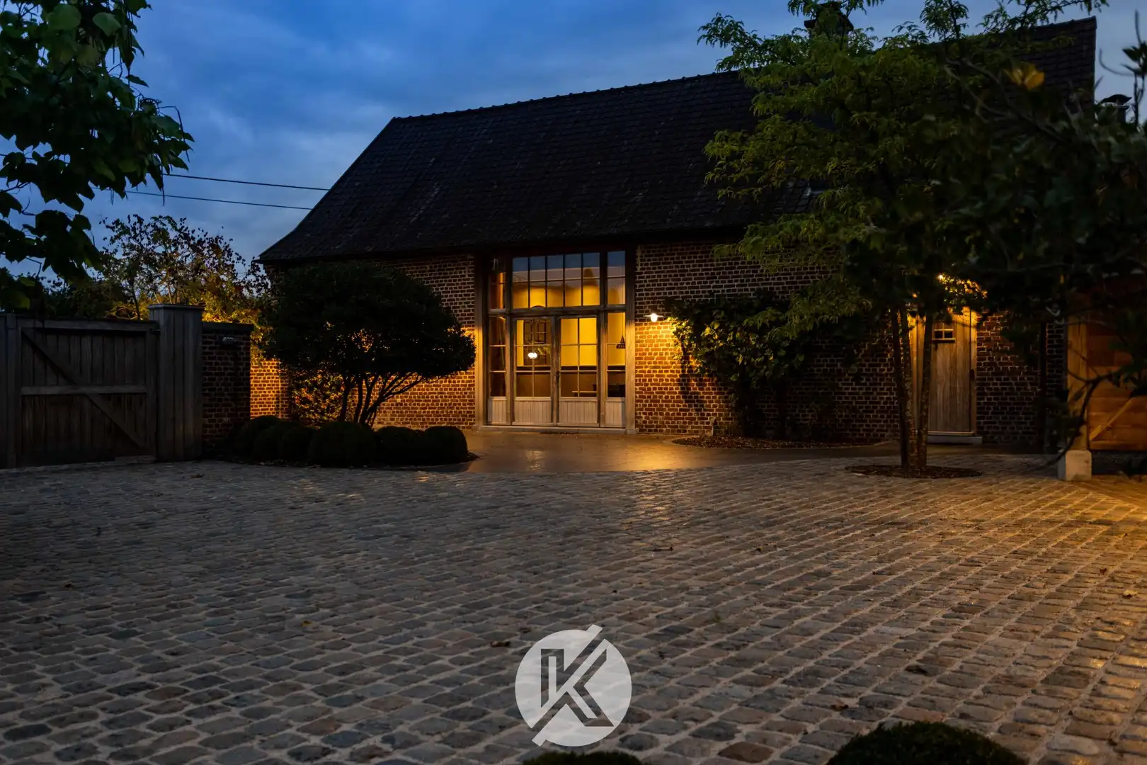 Vierkantshoeve op landelijke locatie foto {{pictureIndex}}