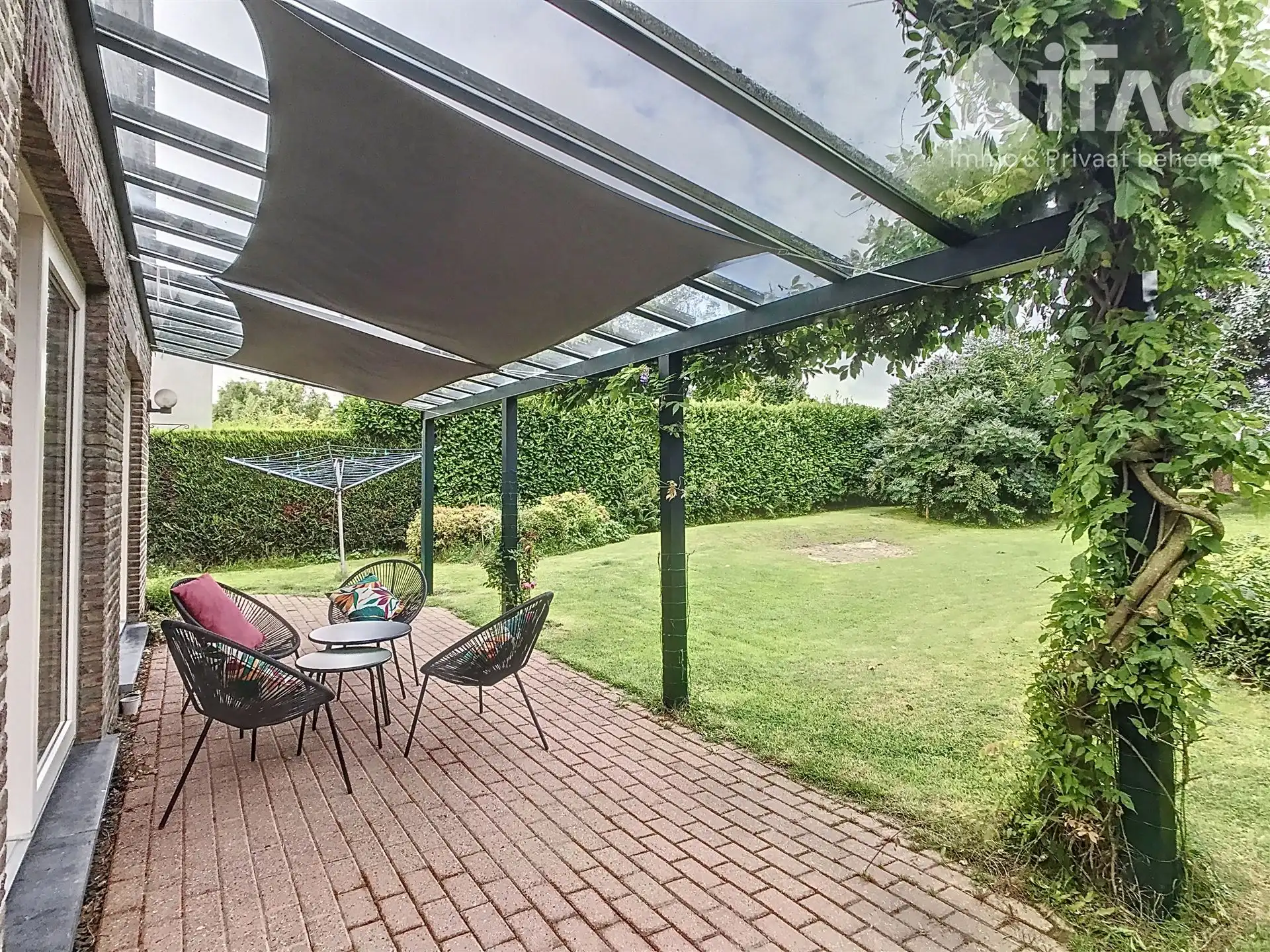Zeer rustig gelegen villa  foto 23