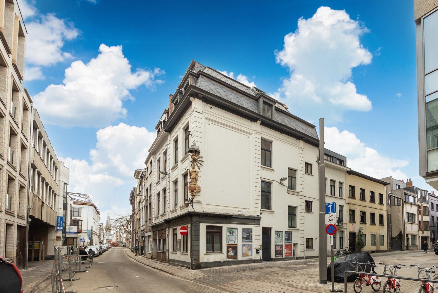 Hoofdfoto van de publicatie: Vergund studentengebouw op een uitstekende AAA locatie, tegenover de AP Hogeschool