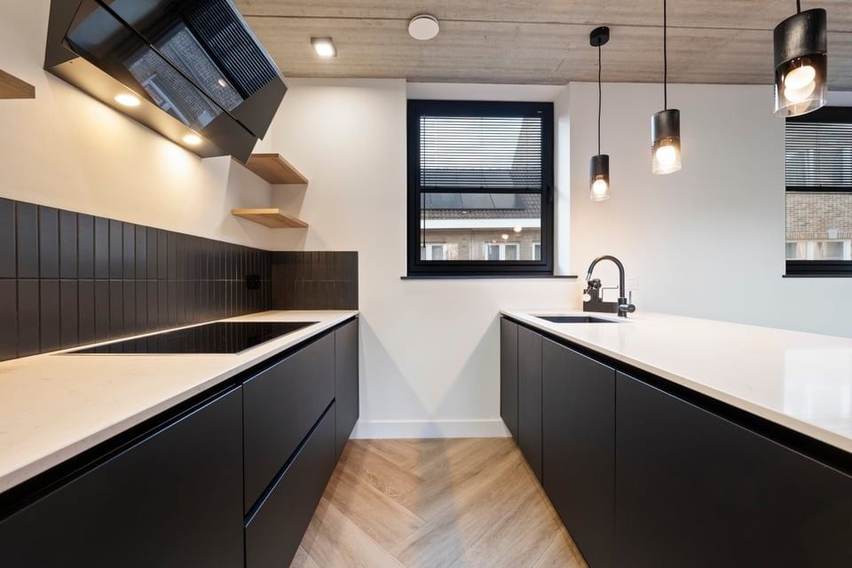 PRACHTIG GERENOVEERD APPARTEMENT MET GARAGE TE HUUR MIDDENIN HET CENTRUM VAN SINT-TRUIDEN foto 6