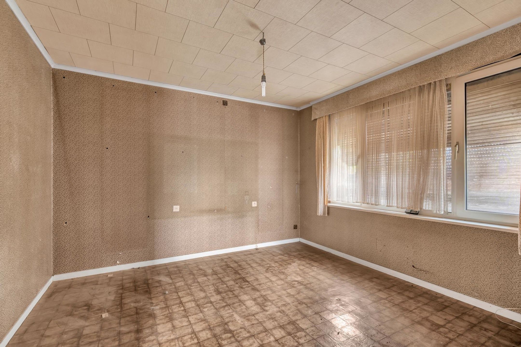 Renovatiewoning met vernieuwd dak en ramen in Lochristi foto 12