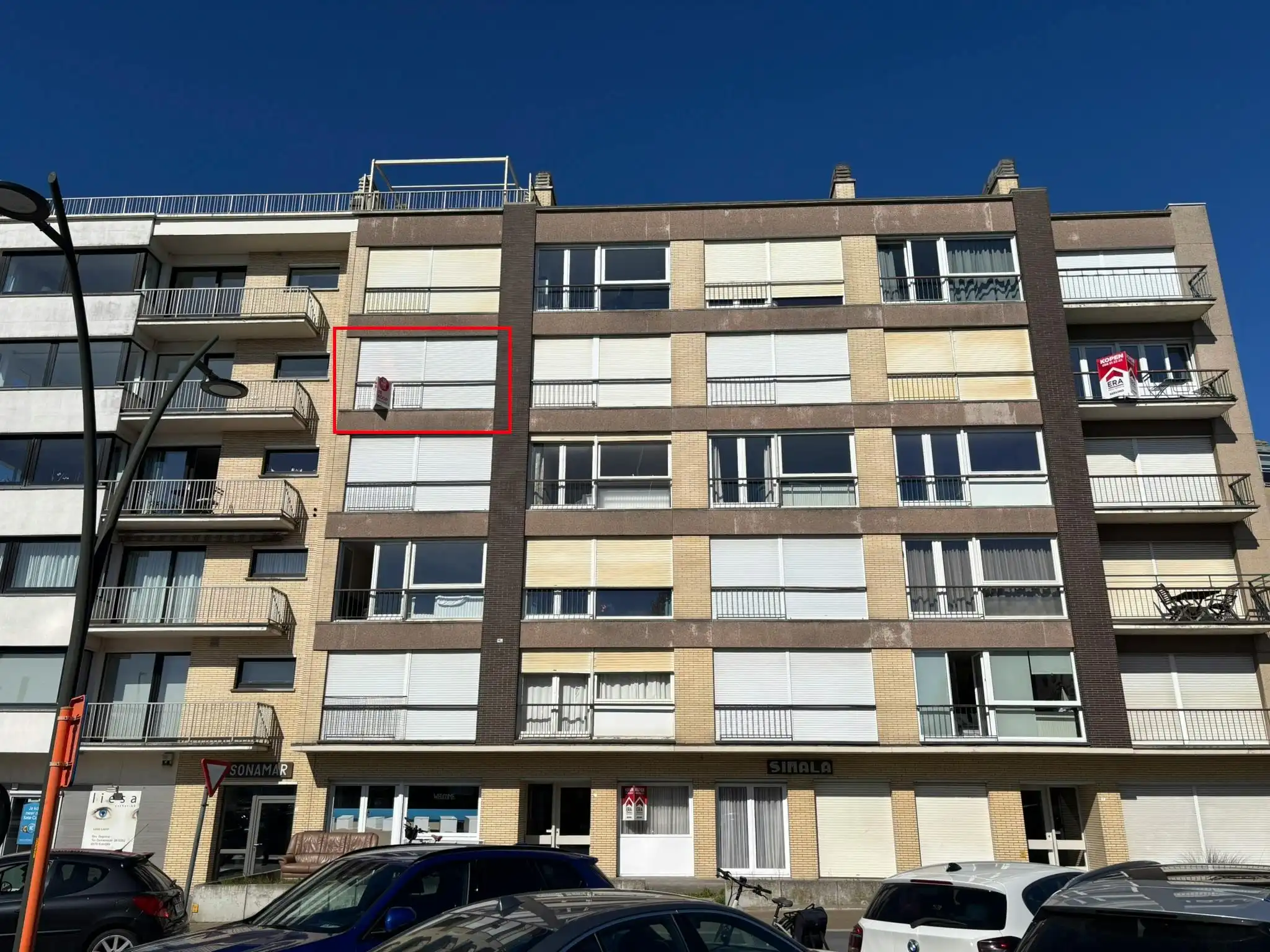 Ruim appartement met twee slaapkamers te koop in Koksijde! foto {{pictureIndex}}